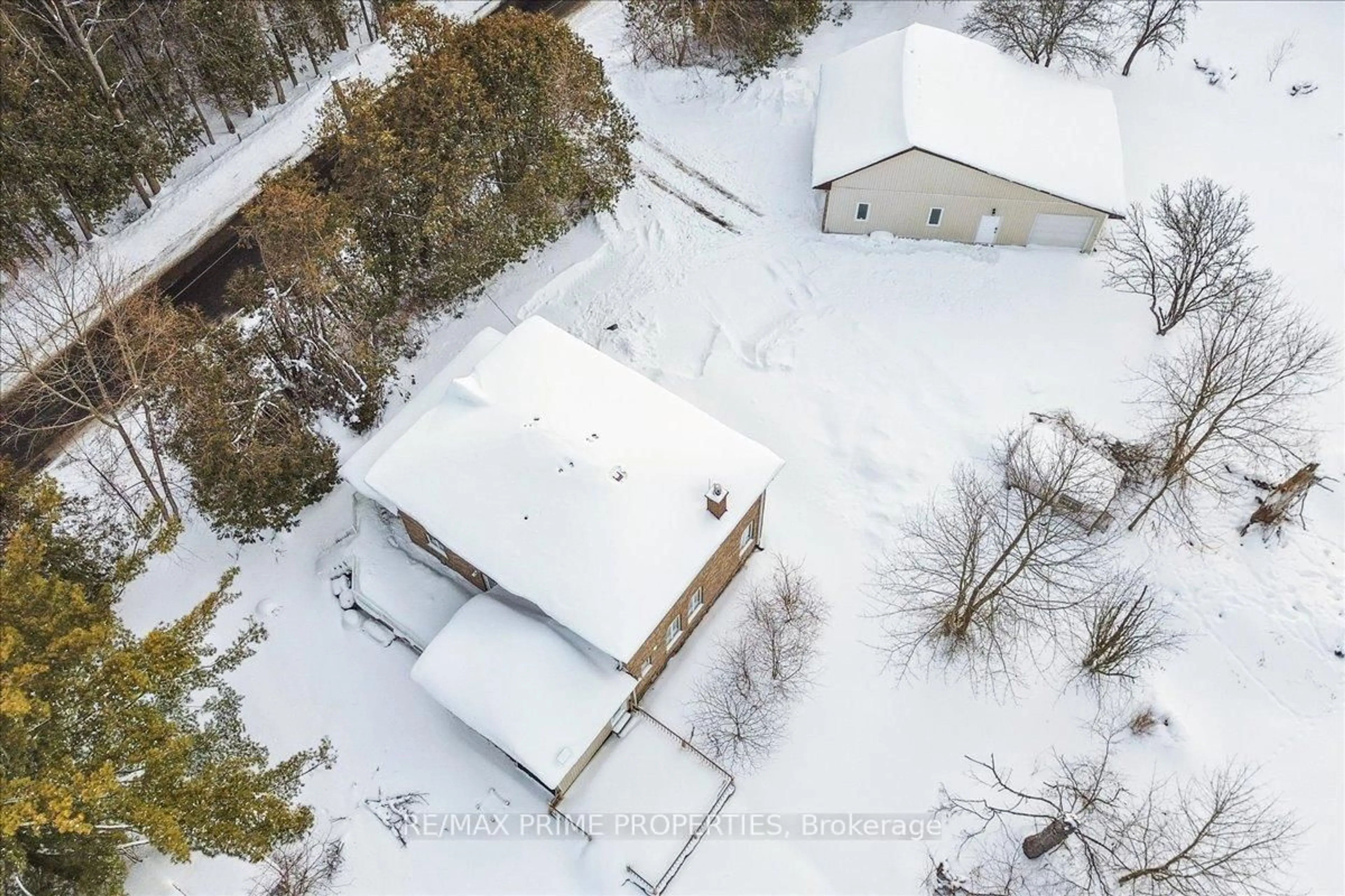 A pic from outside/outdoor area/front of a property/back of a property/a pic from drone, building for 3016 Cole Rd, East Gwillimbury Ontario L0G 1R0
