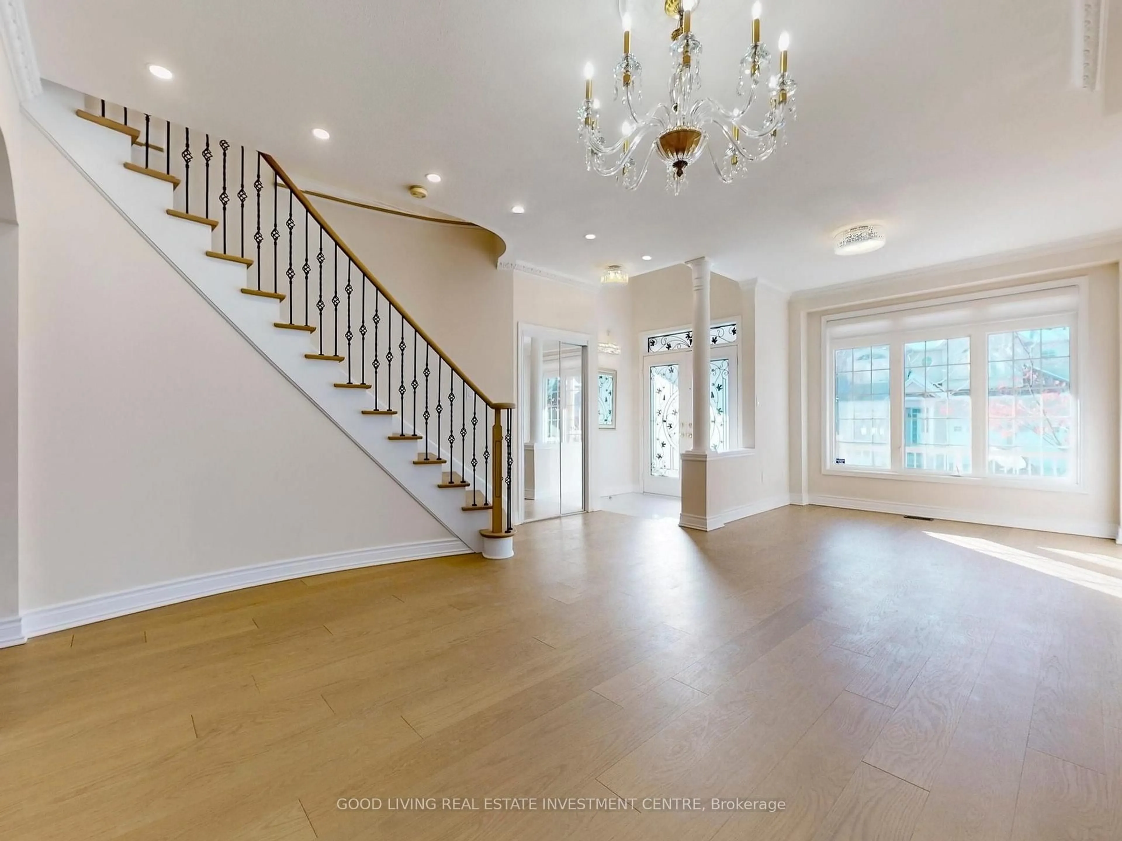 Indoor entryway for 76 Hendel Dr, Vaughan Ontario L4J 9H7
