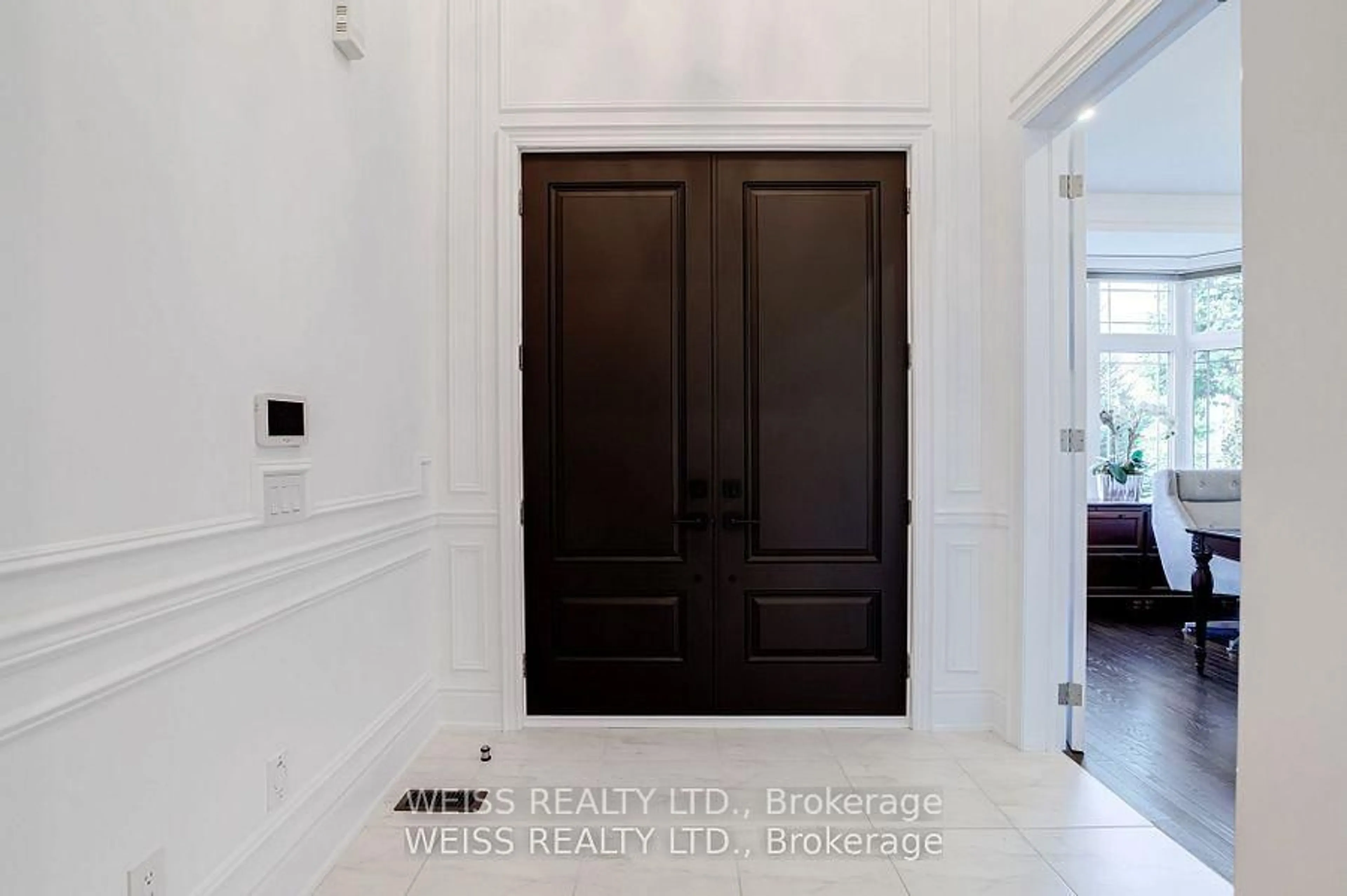 Indoor entryway for 43 Chesney Cres, Vaughan Ontario L4H 4A5