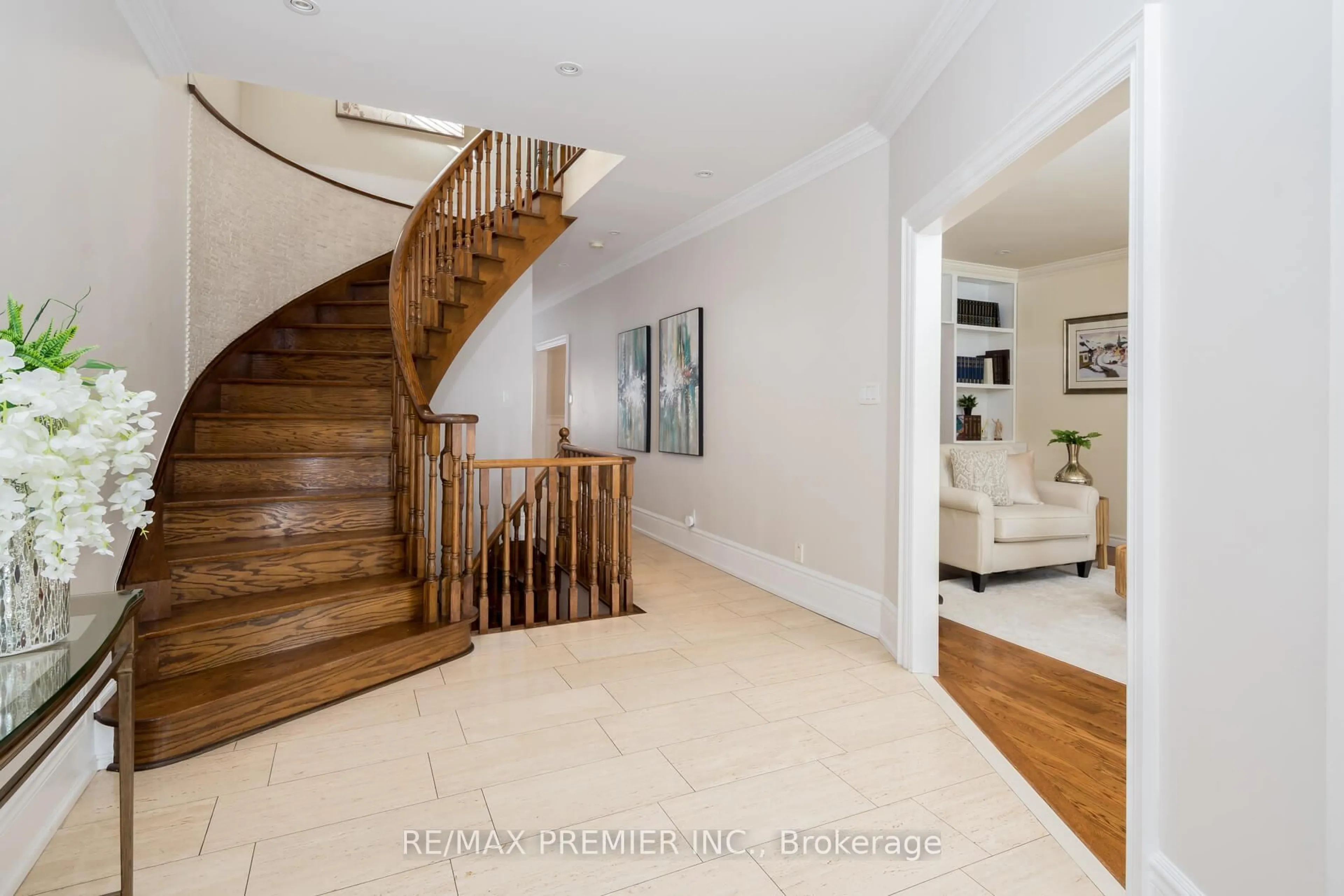 Unknown for 128 Clarence St, Vaughan Ontario L4L 1L3