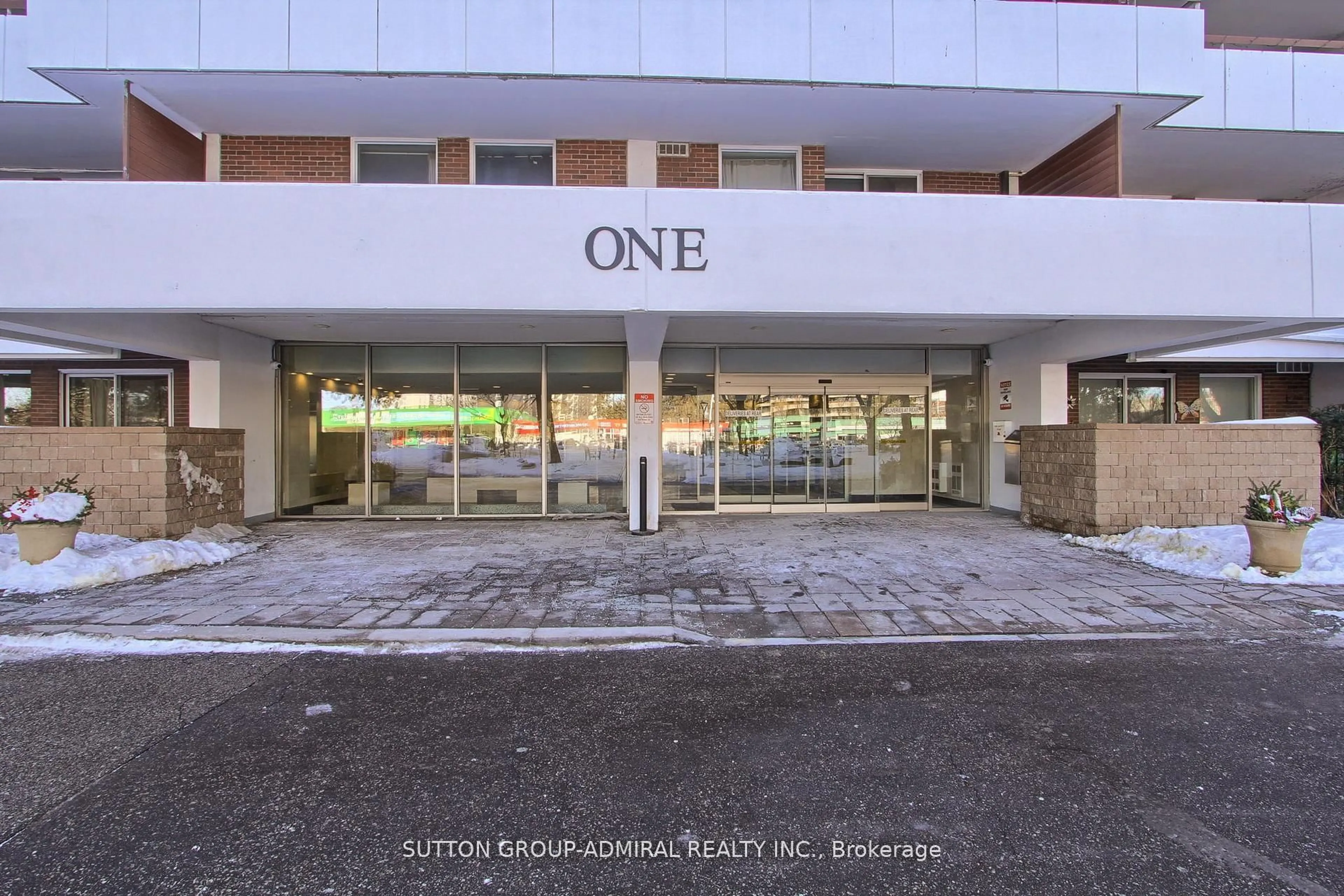 Indoor foyer for 1 Royal Orchard Blvd #303, Markham Ontario L3T 3C2