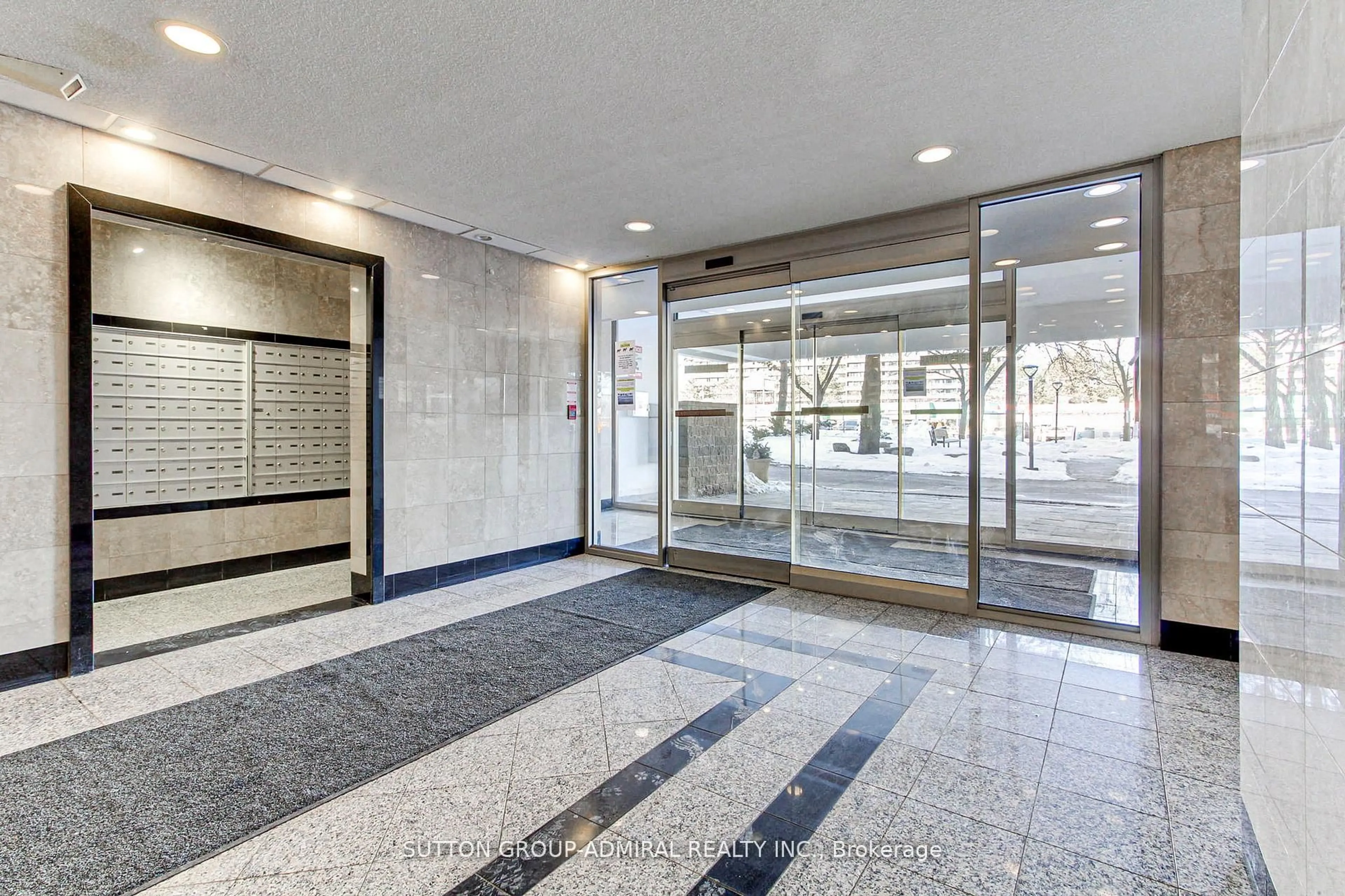 Indoor foyer for 1 Royal Orchard Blvd #303, Markham Ontario L3T 3C2