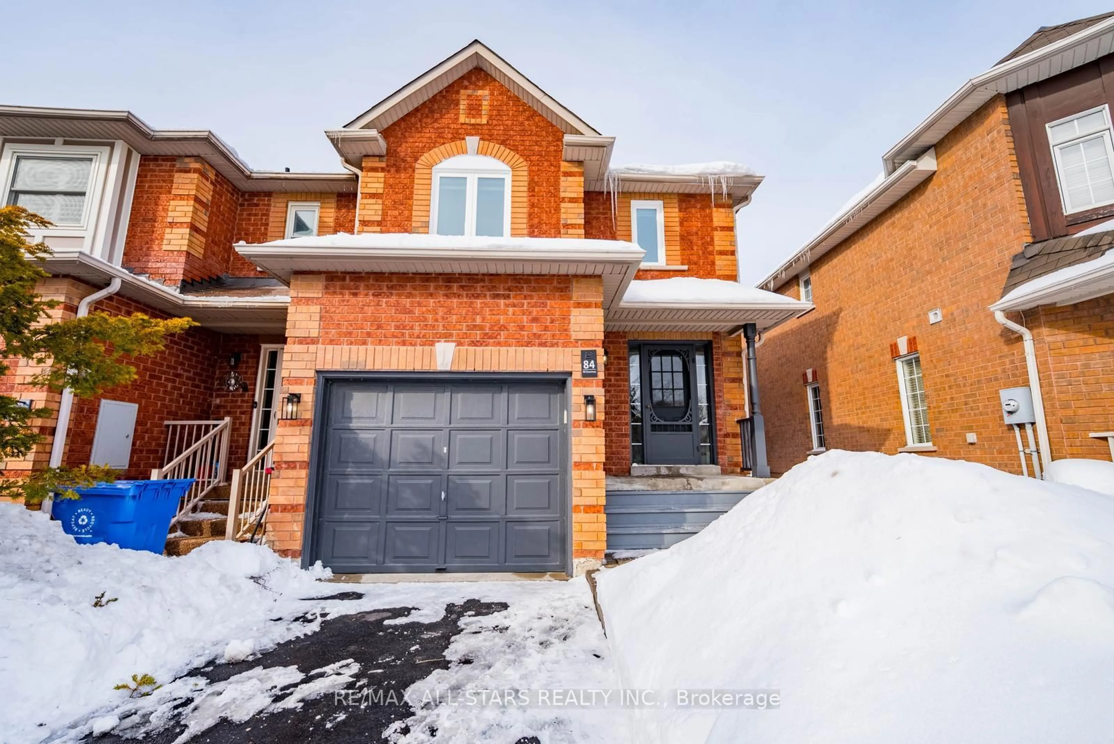Home with brick exterior material, street for 84 Willoway, Whitchurch-Stouffville Ontario L4A 1K6