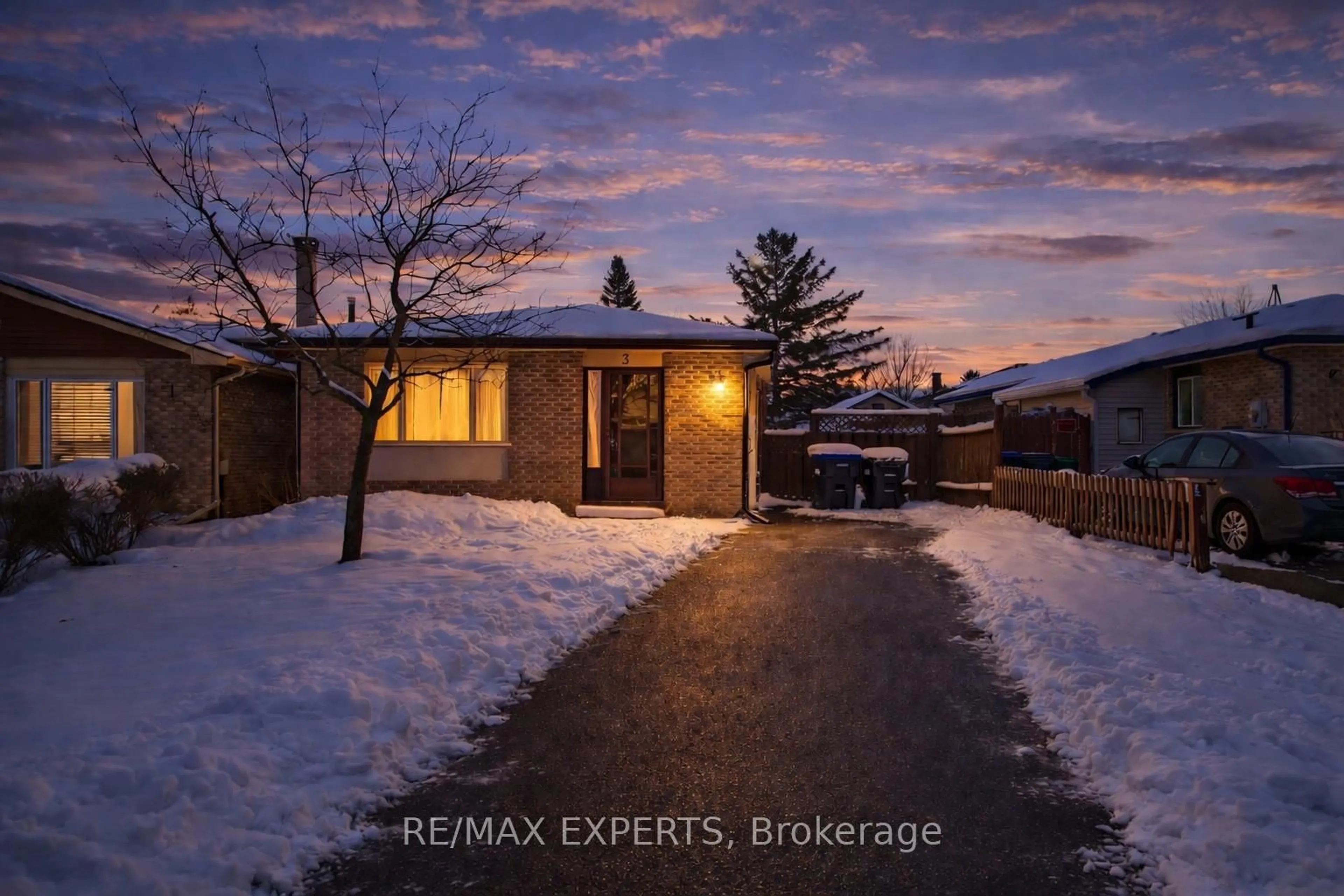 A pic from outside/outdoor area/front of a property/back of a property/a pic from drone, street for 3 Milne St, New Tecumseth Ontario L4N 7J1