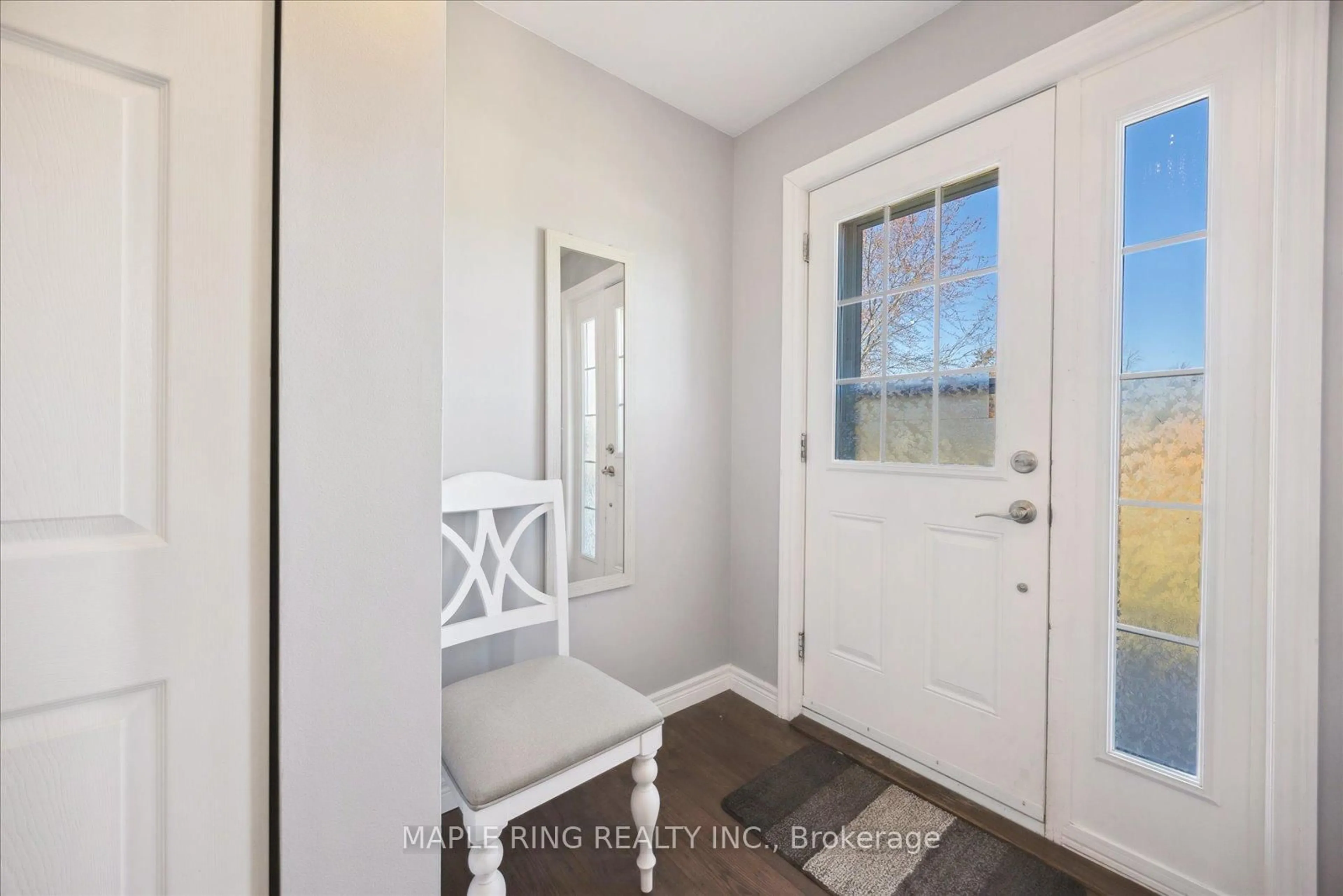 Indoor entryway for 27 Jamieson Dr, Adjala-Tosorontio Ontario L0N 1R0