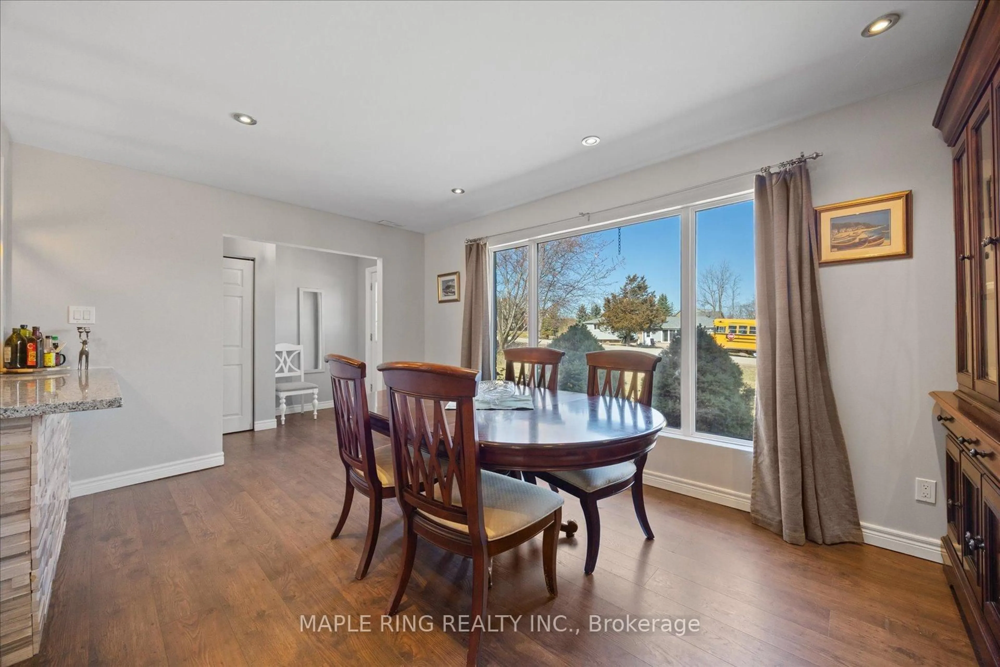 Dining room, wood/laminate floor for 27 Jamieson Dr, Adjala-Tosorontio Ontario L0N 1R0