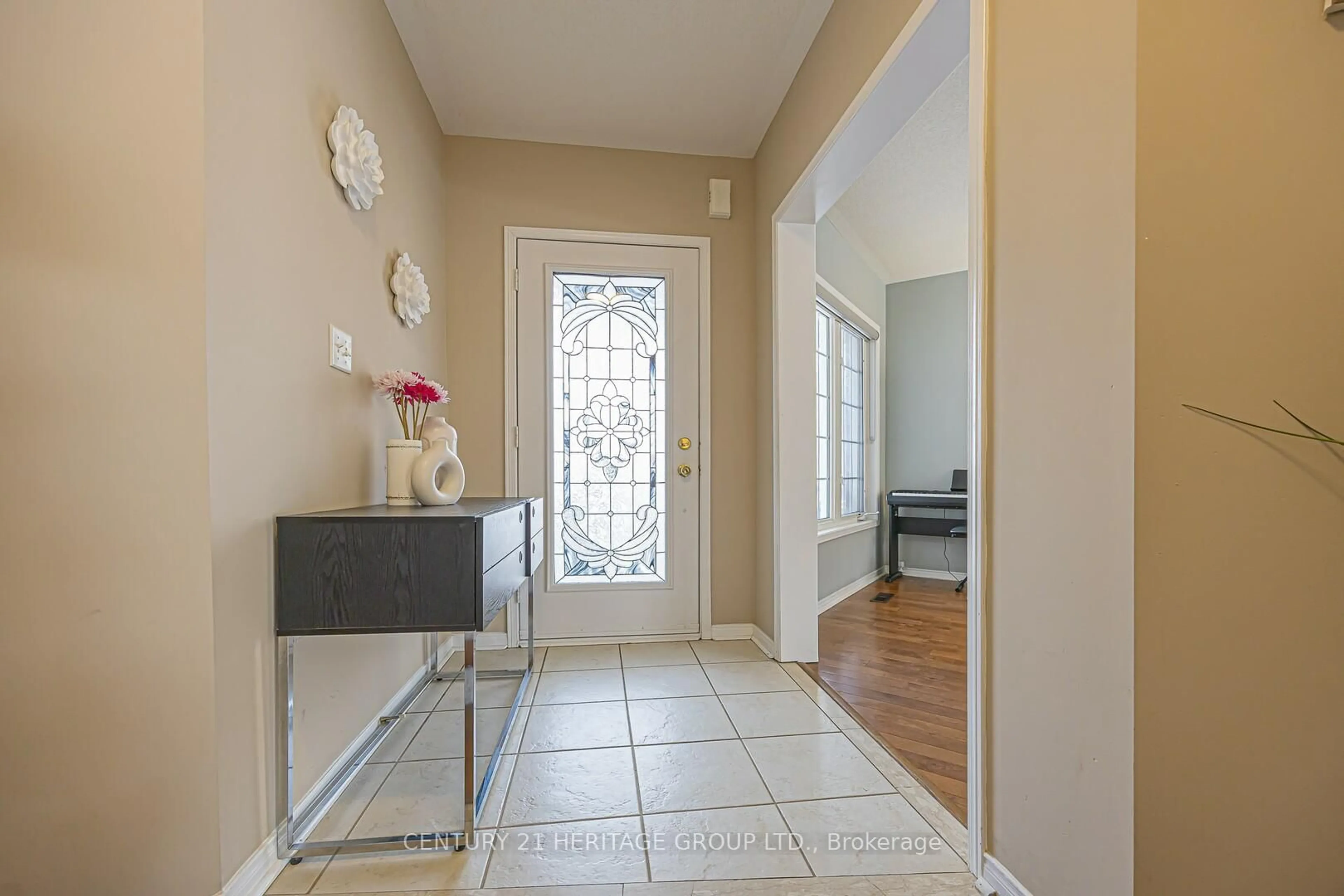 Indoor entryway for 30 Mirando St, Richmond Hill Ontario L4S 2W7
