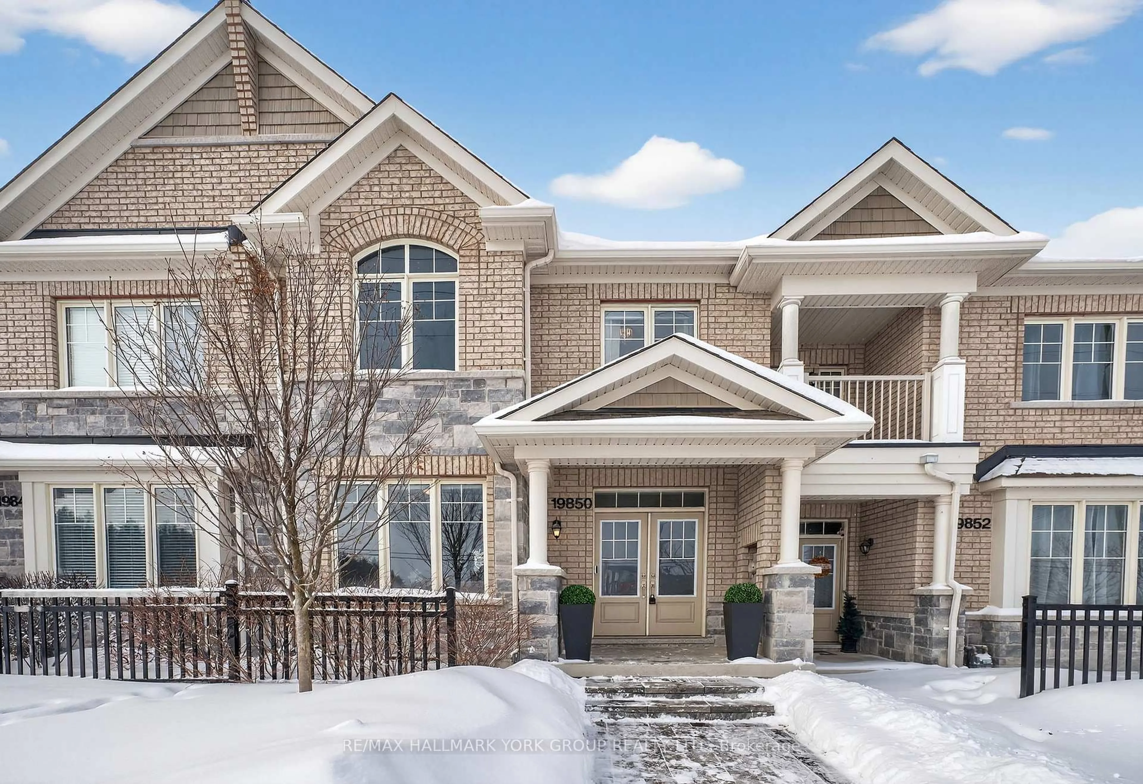 Home with brick exterior material, street for 19850 Leslie St, East Gwillimbury Ontario L9N 0R9