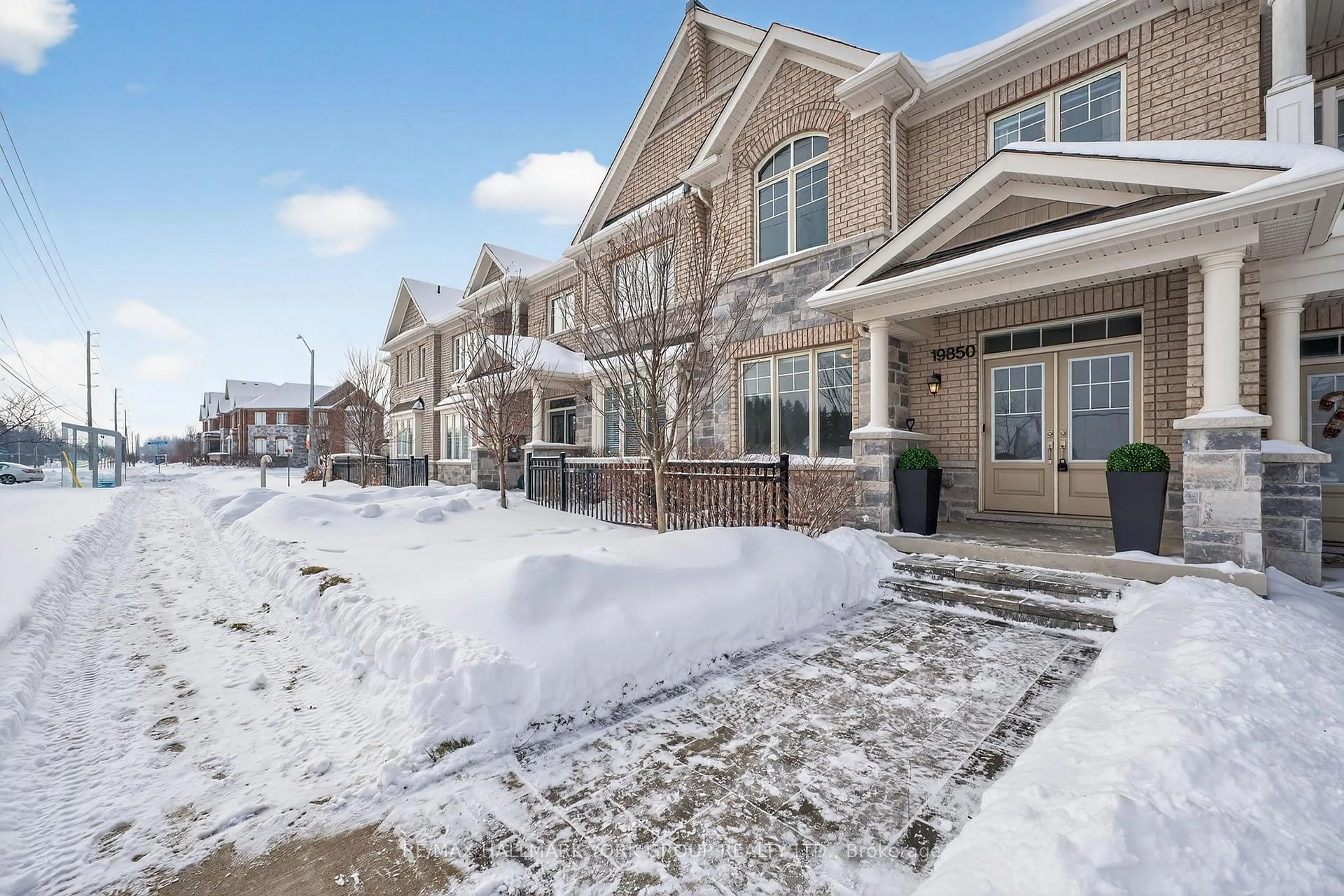 Unknown for 19850 Leslie St, East Gwillimbury Ontario L9N 0R9