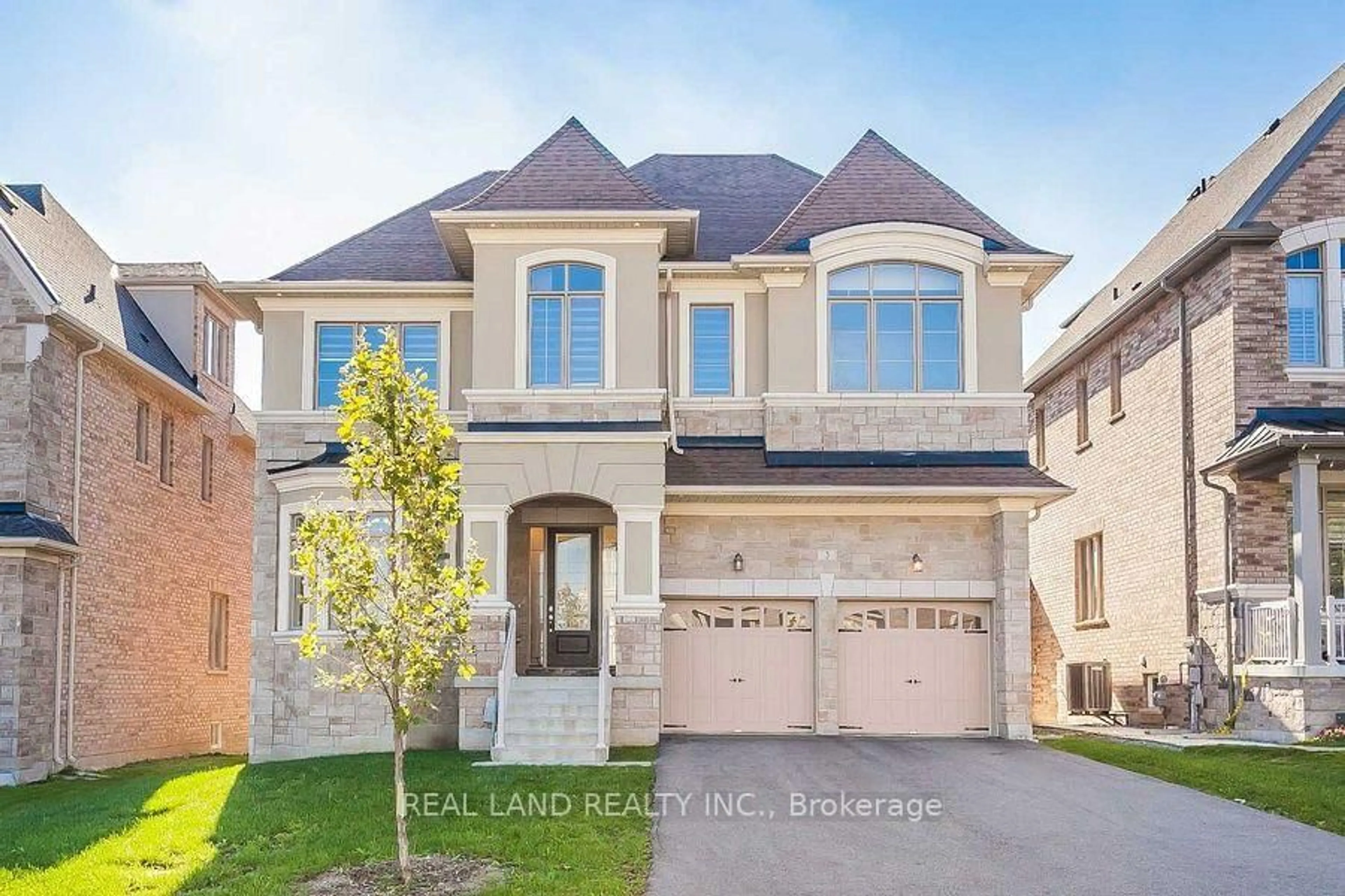 Home with brick exterior material, street for 3 Love Crt, Richmond Hill Ontario L4B 0G2