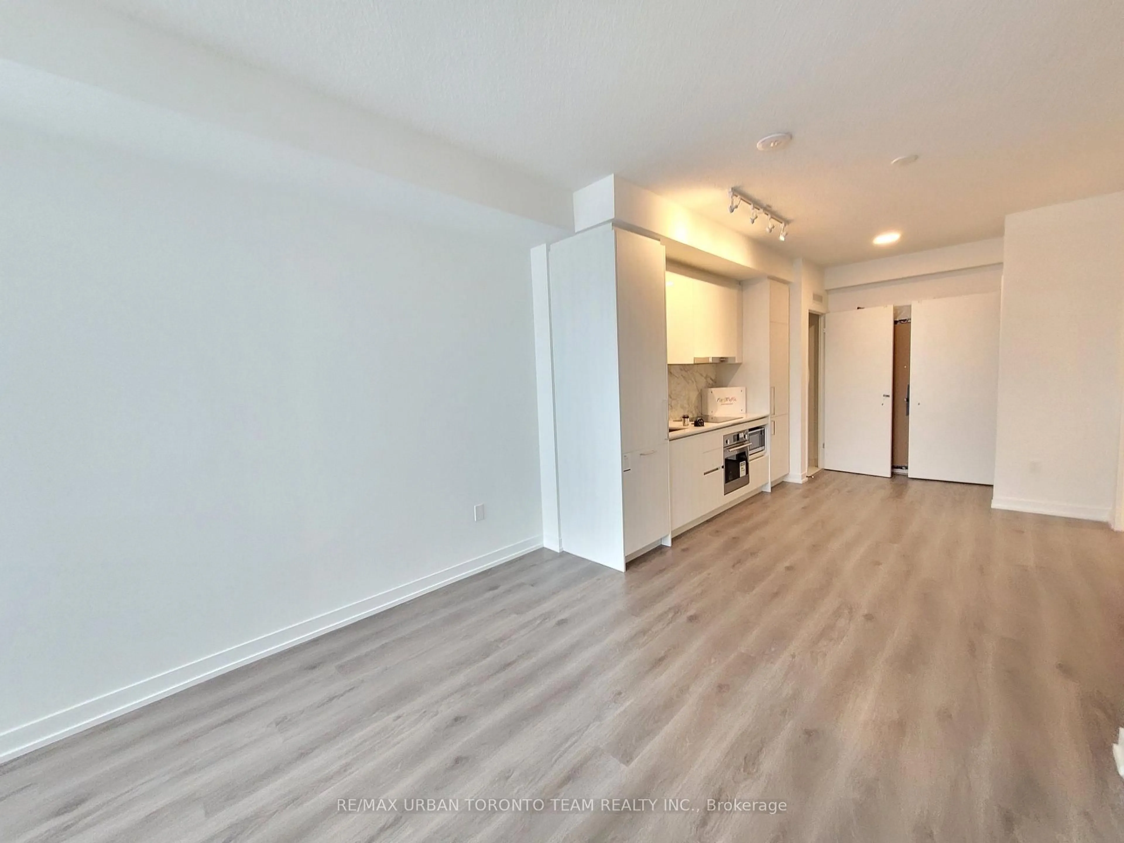 A pic of a room for 225 Commerce St #510, Vaughan Ontario L4K 0R1
