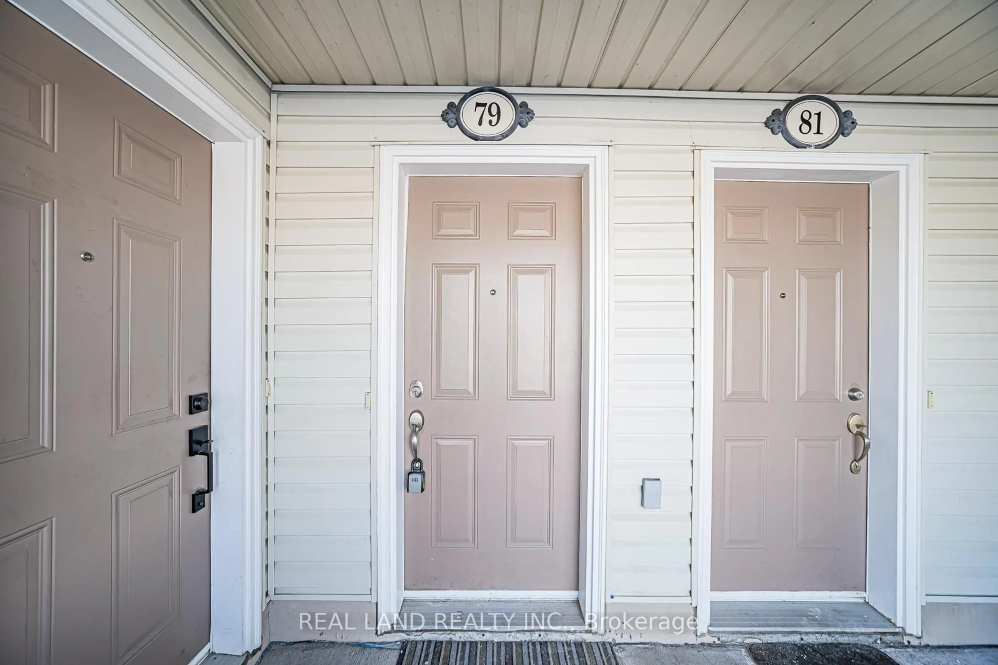 Indoor entryway for 79 Sunrise Dr, Markham Ontario L3R 1A1