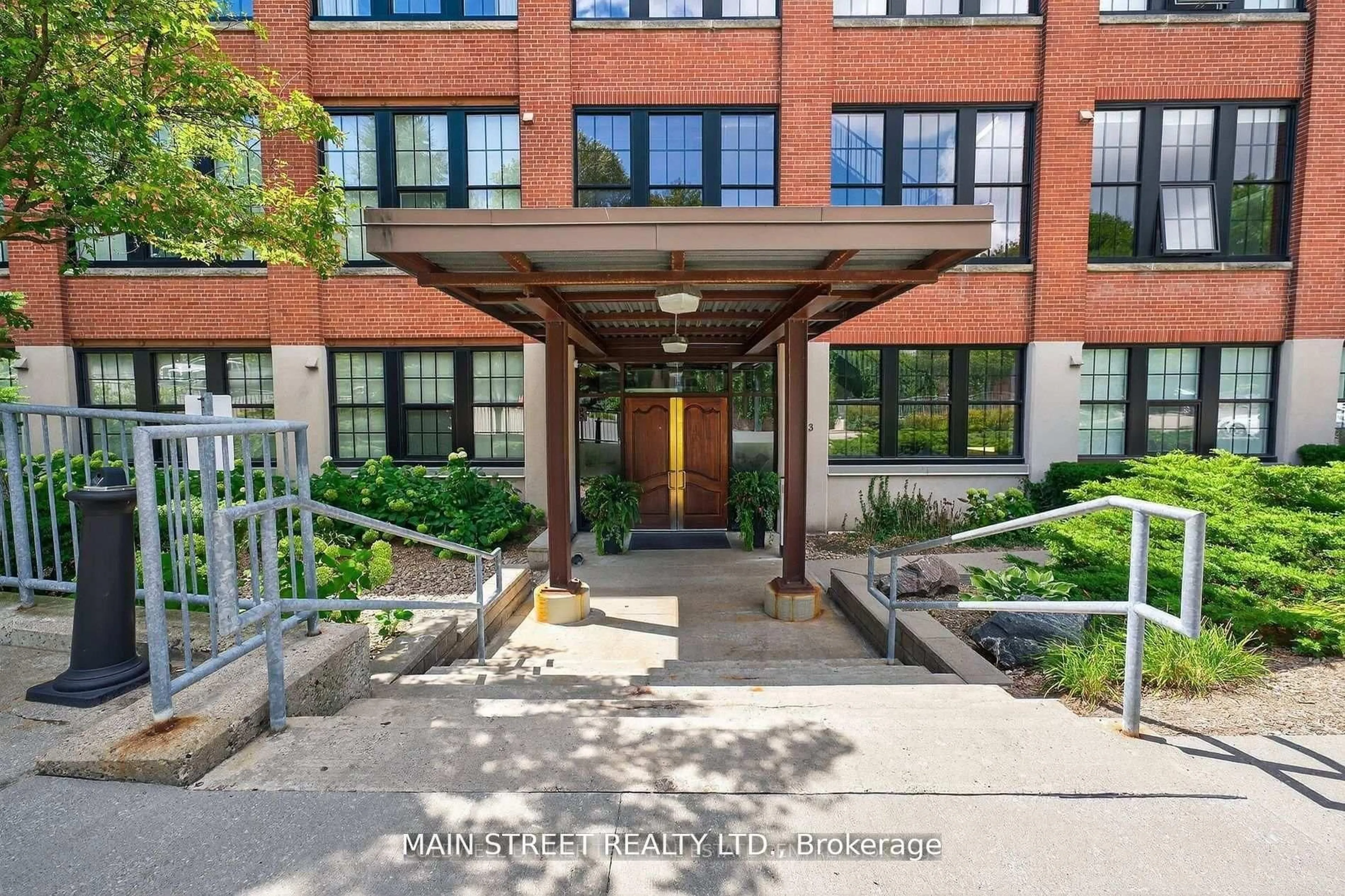 Unknown for 543 Timothy St #310, Newmarket Ontario L3Y 1R1