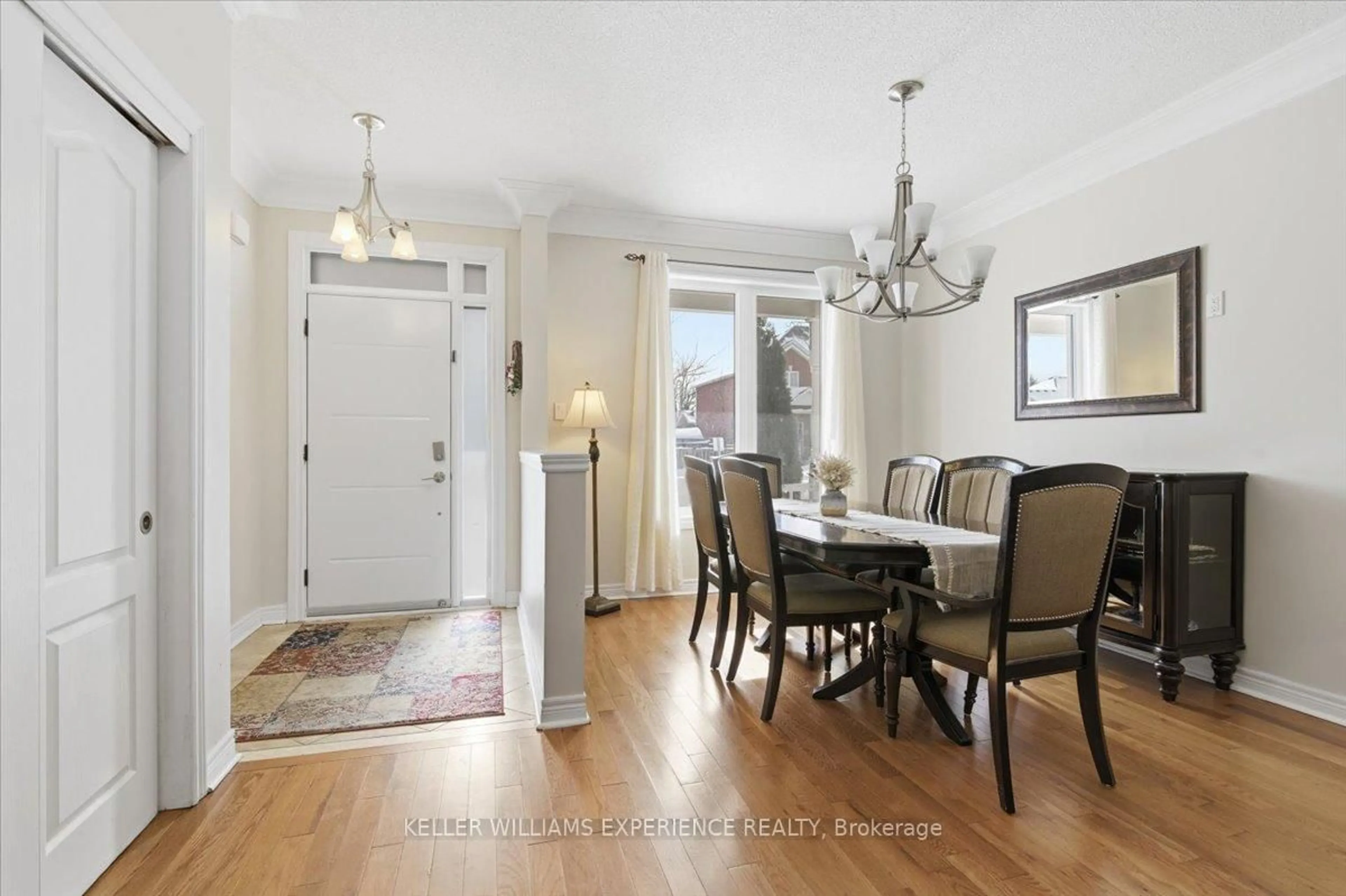 Dining room, wood/laminate floor for 3 Bud Doucette Crt, Uxbridge Ontario L9P 0E4