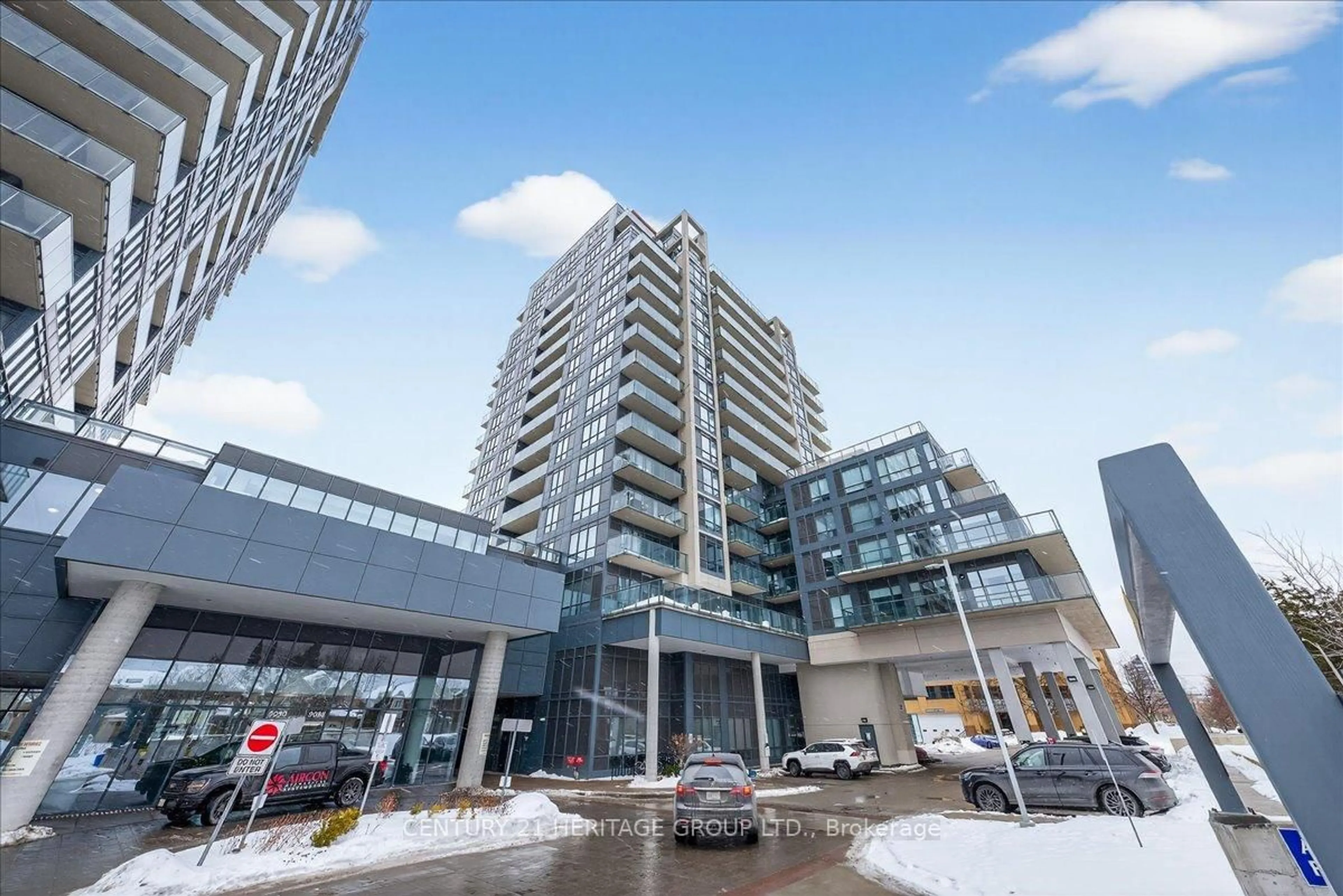 Indoor foyer for 9088 Yonge St #510A, Richmond Hill Ontario L4C 0Y6
