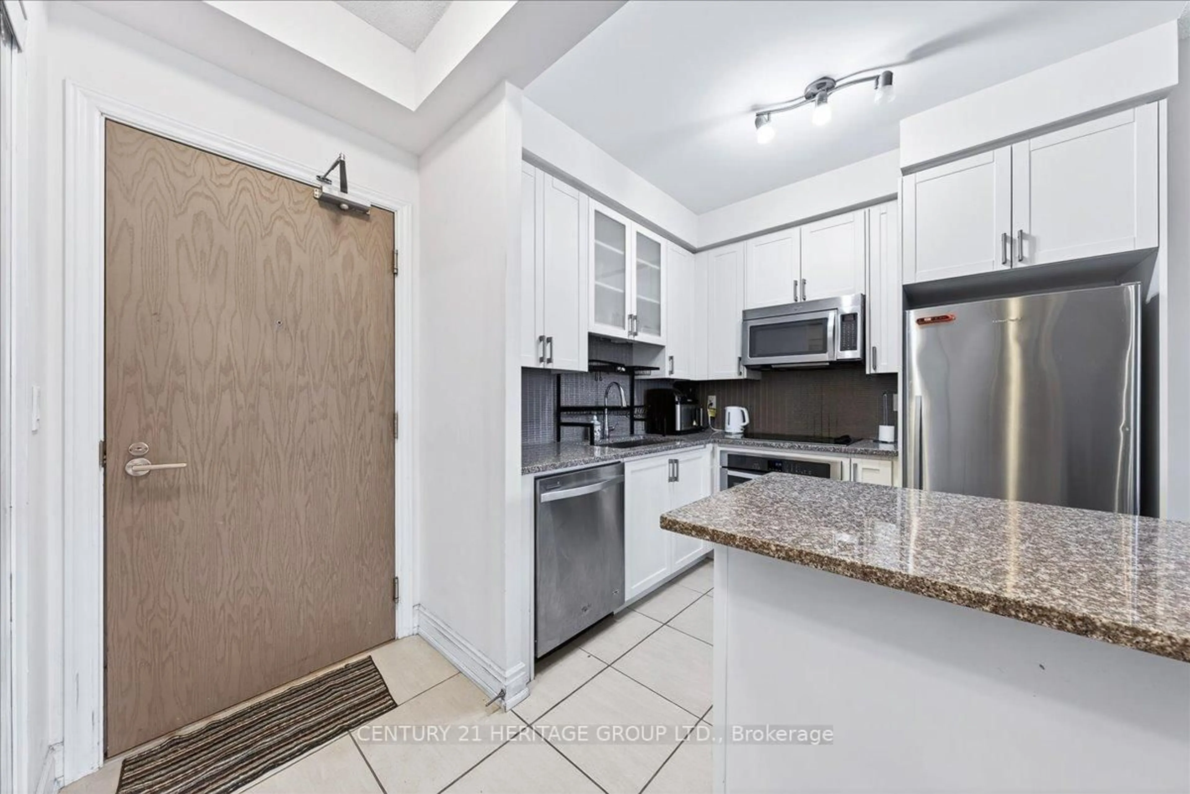 Standard kitchen, ceramic/tile floor for 9088 Yonge St #510A, Richmond Hill Ontario L4C 0Y6