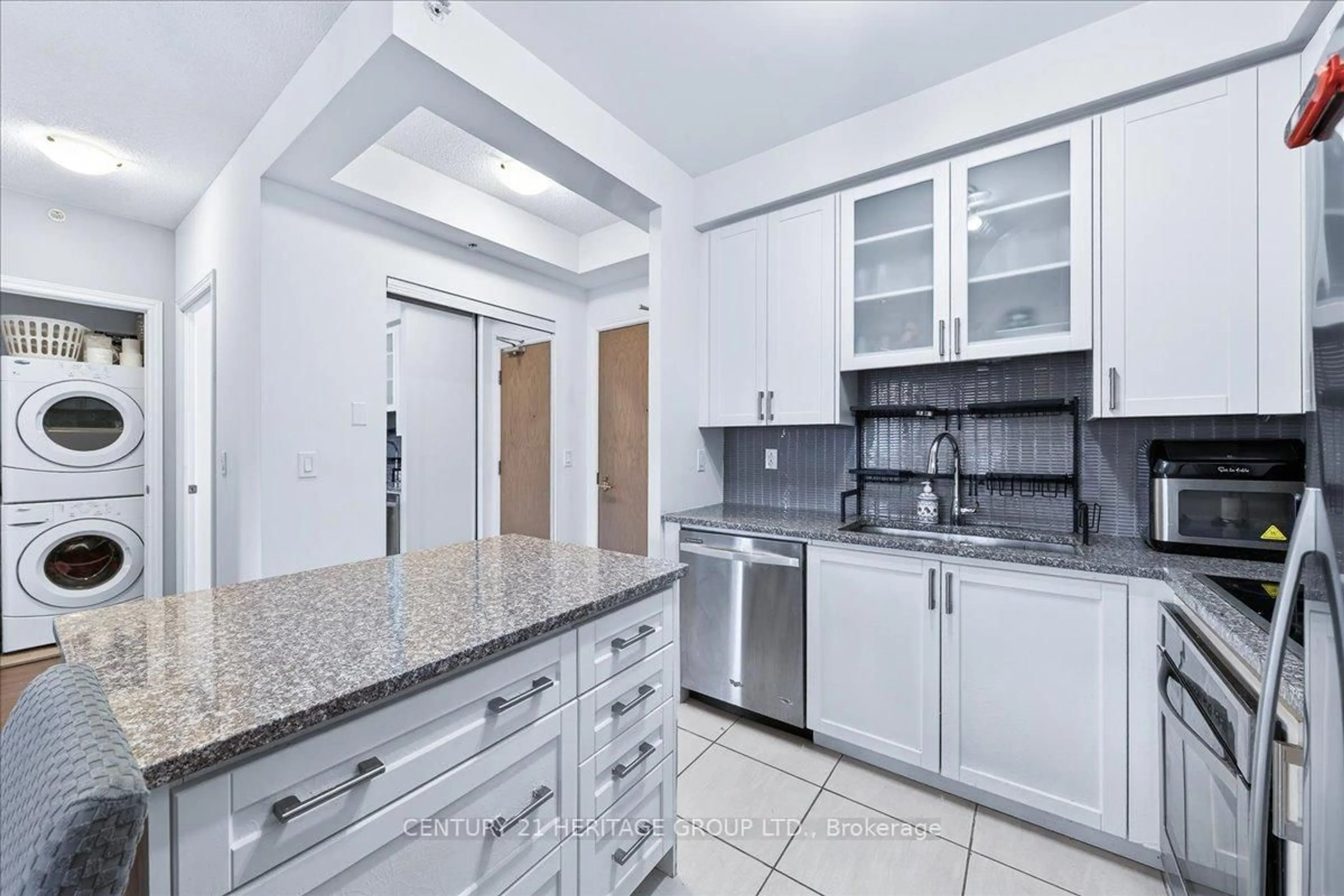 Open concept kitchen, ceramic/tile floor for 9088 Yonge St #510A, Richmond Hill Ontario L4C 0Y6