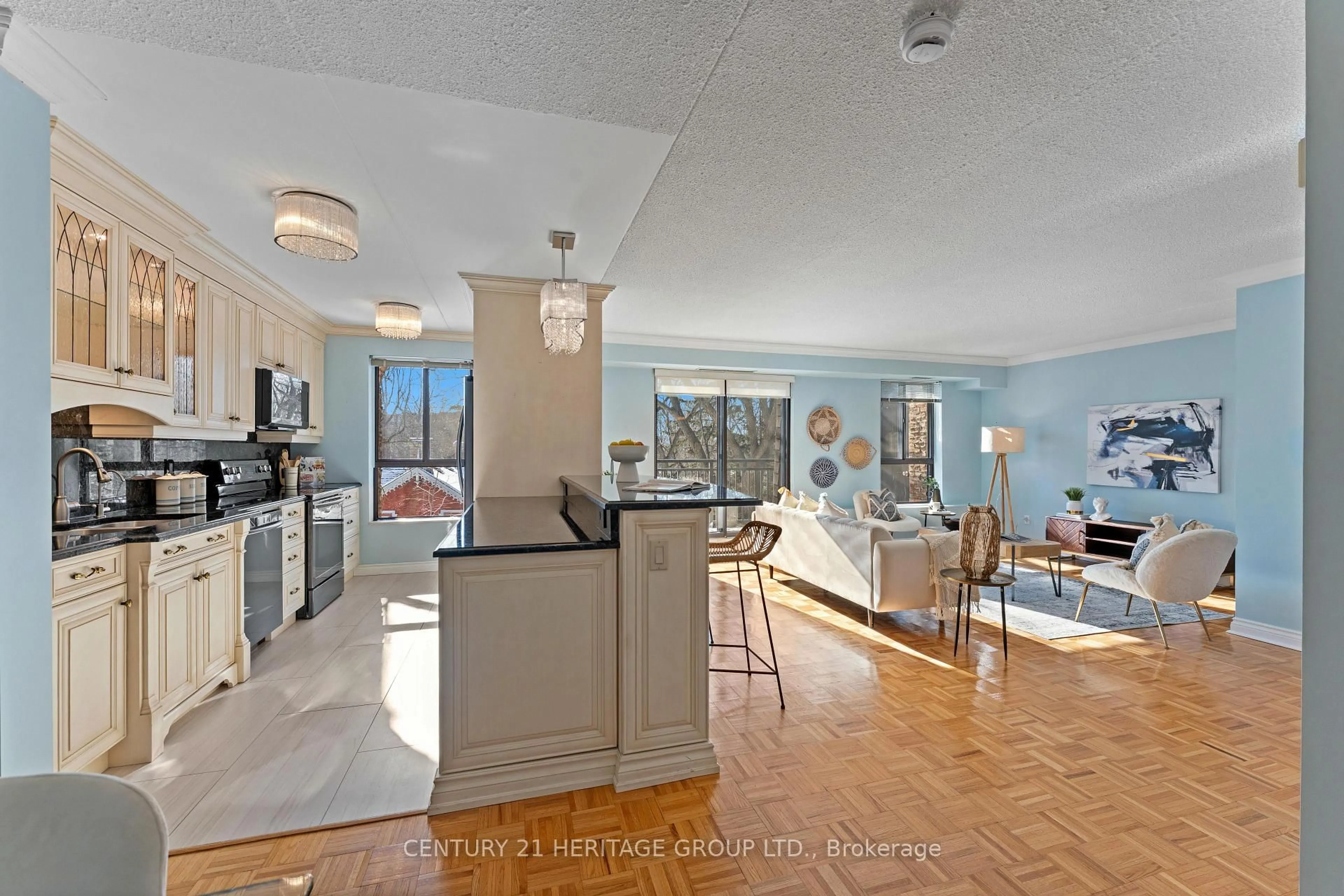 Open concept kitchen, ceramic/tile floor for 15390 Yonge St #PH 1, Aurora Ontario L4G 1N8