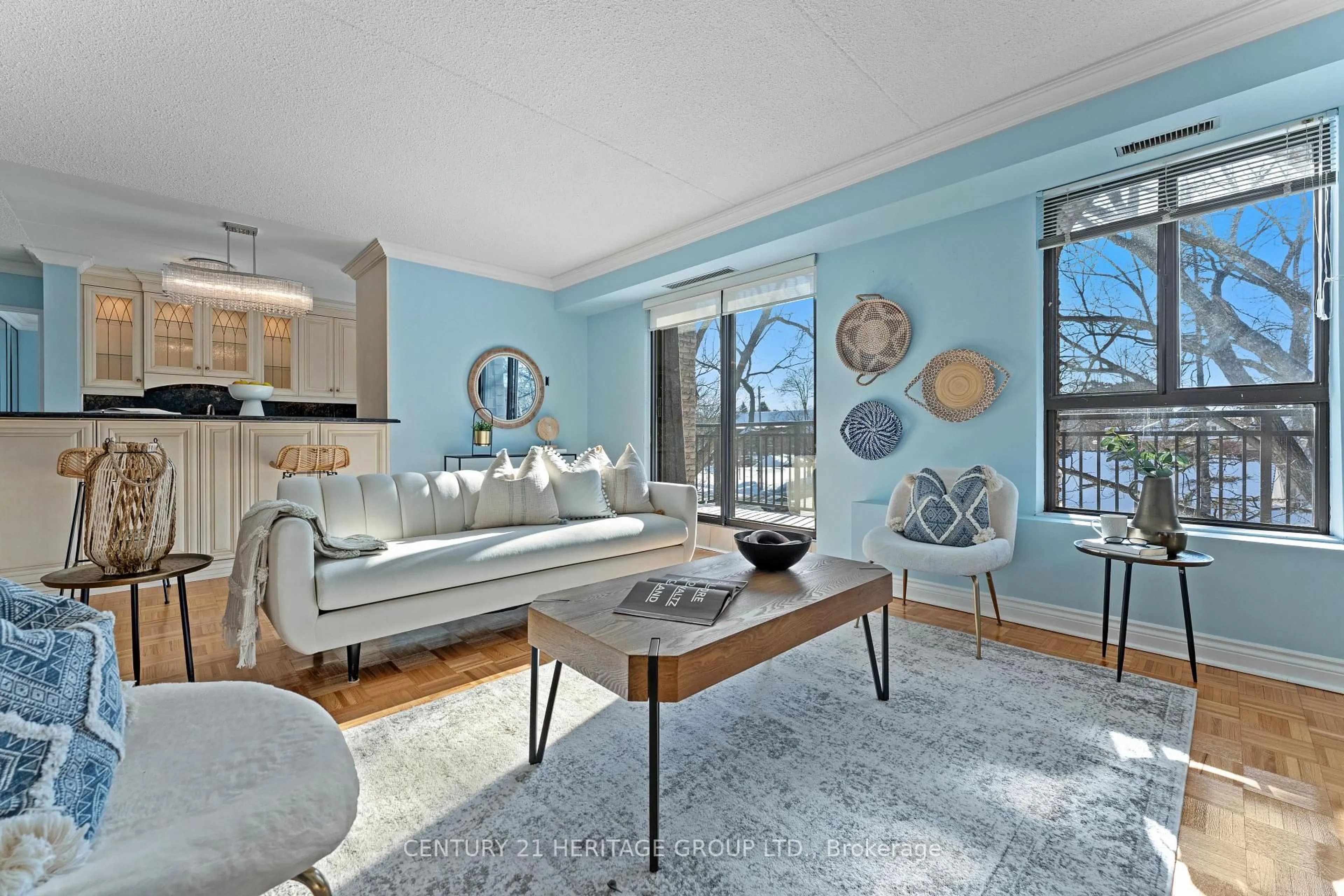 Living room with furniture, unknown for 15390 Yonge St #PH 1, Aurora Ontario L4G 1N8