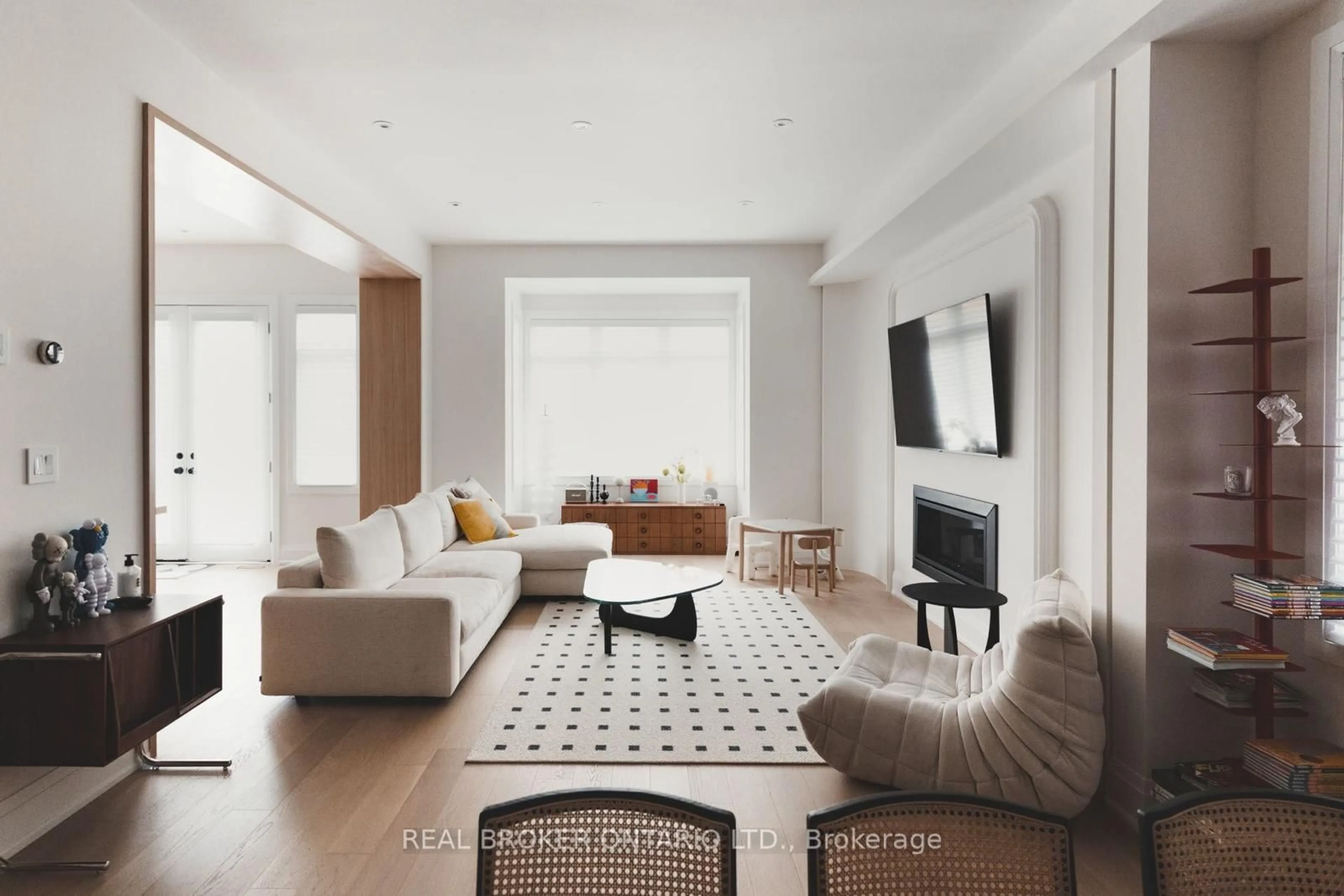 Living room with furniture, unknown for 34 Meteorite St, Richmond Hill Ontario L4C 4M9