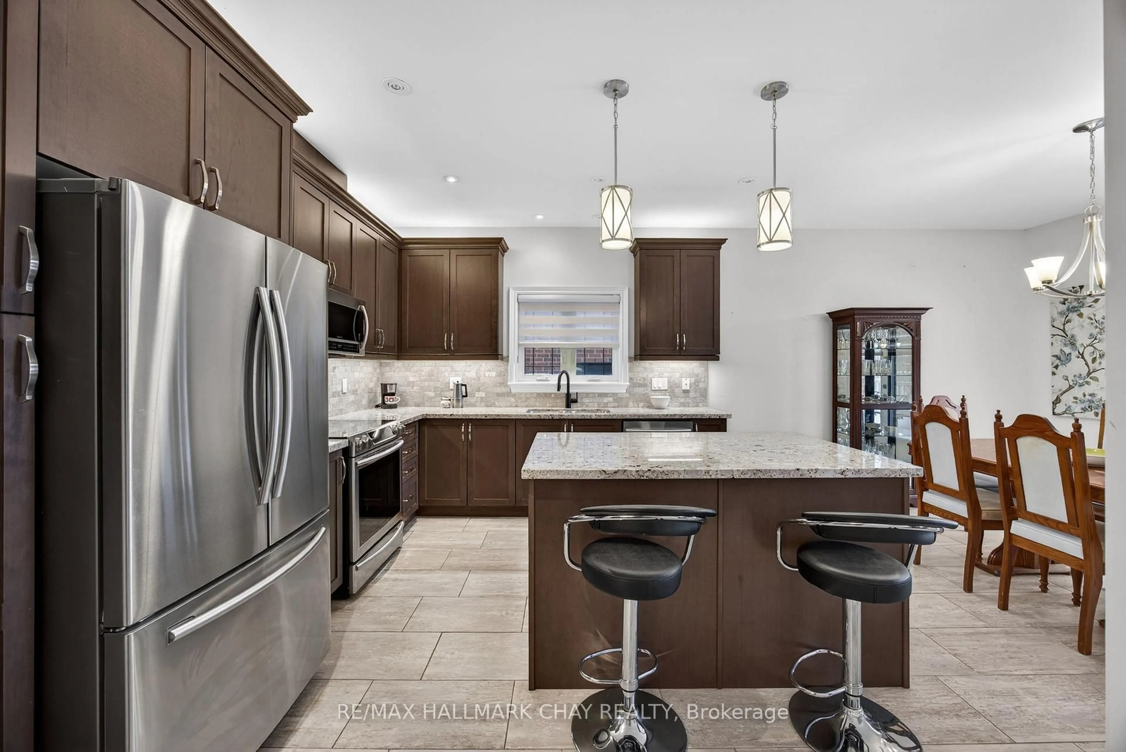 Contemporary kitchen, ceramic/tile floor for 101 Gardiner Dr, Bradford West Gwillimbury Ontario L3Z 3G2