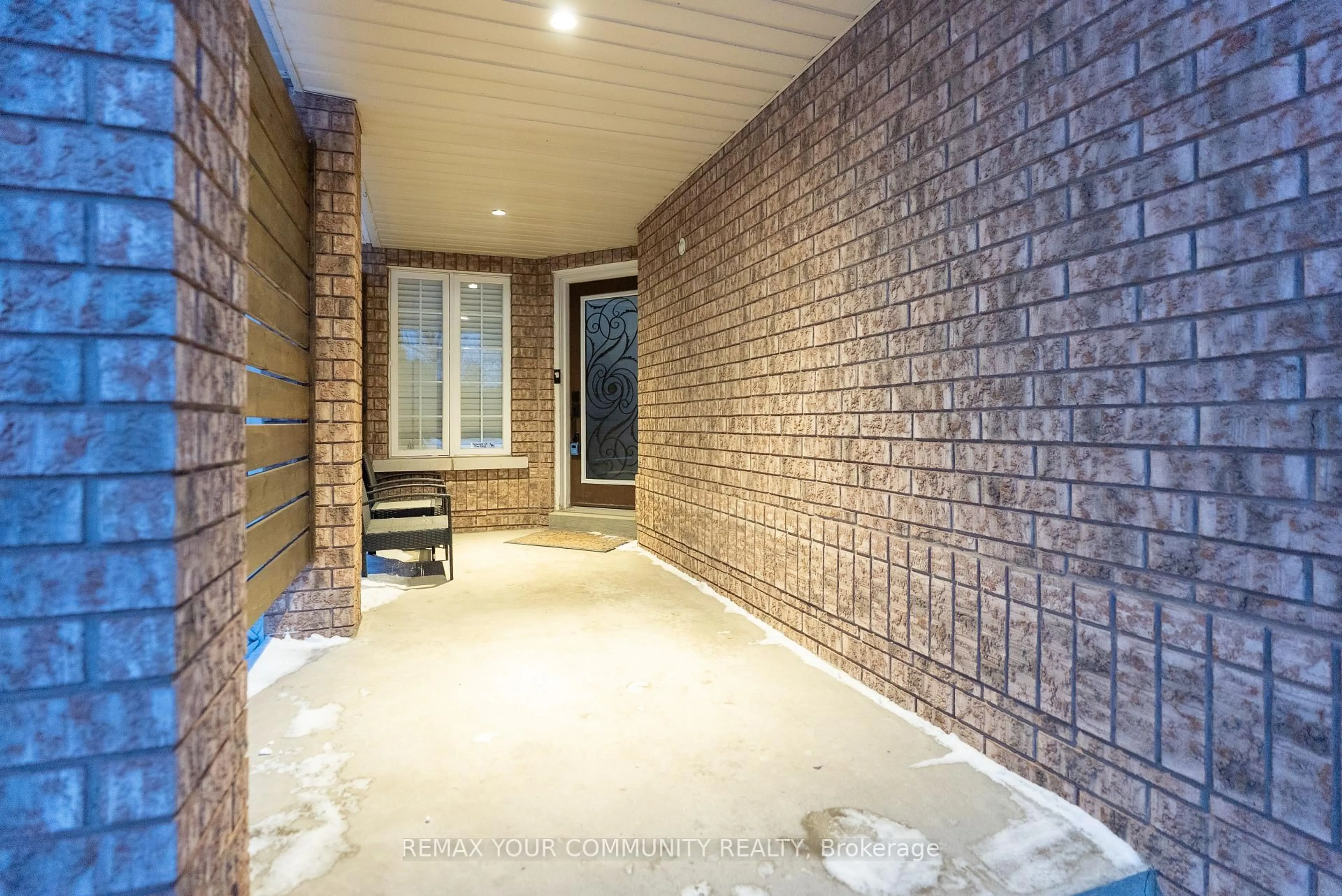 Indoor foyer for 34 Kalmar Cres, Richmond Hill Ontario L4E 3Z3