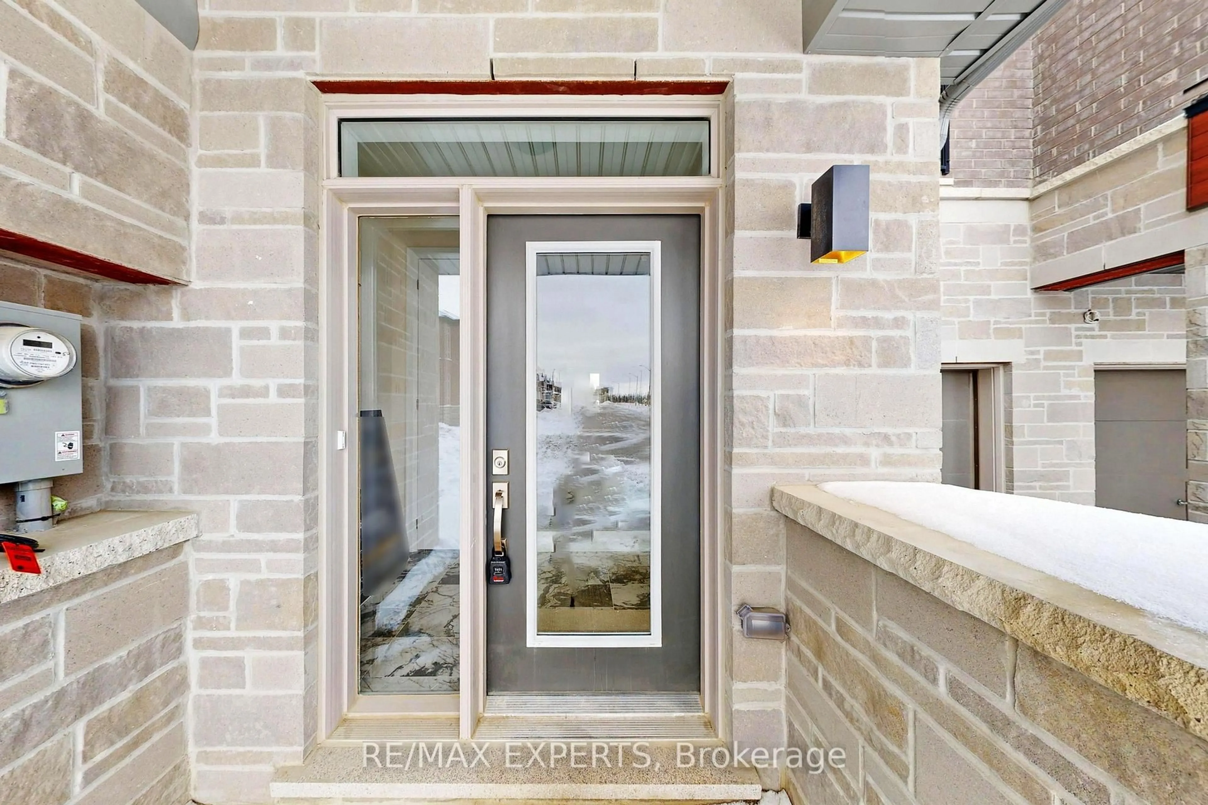 Indoor entryway for 50 Schmeltzer Cres, Richmond Hill Ontario L4E 1K9