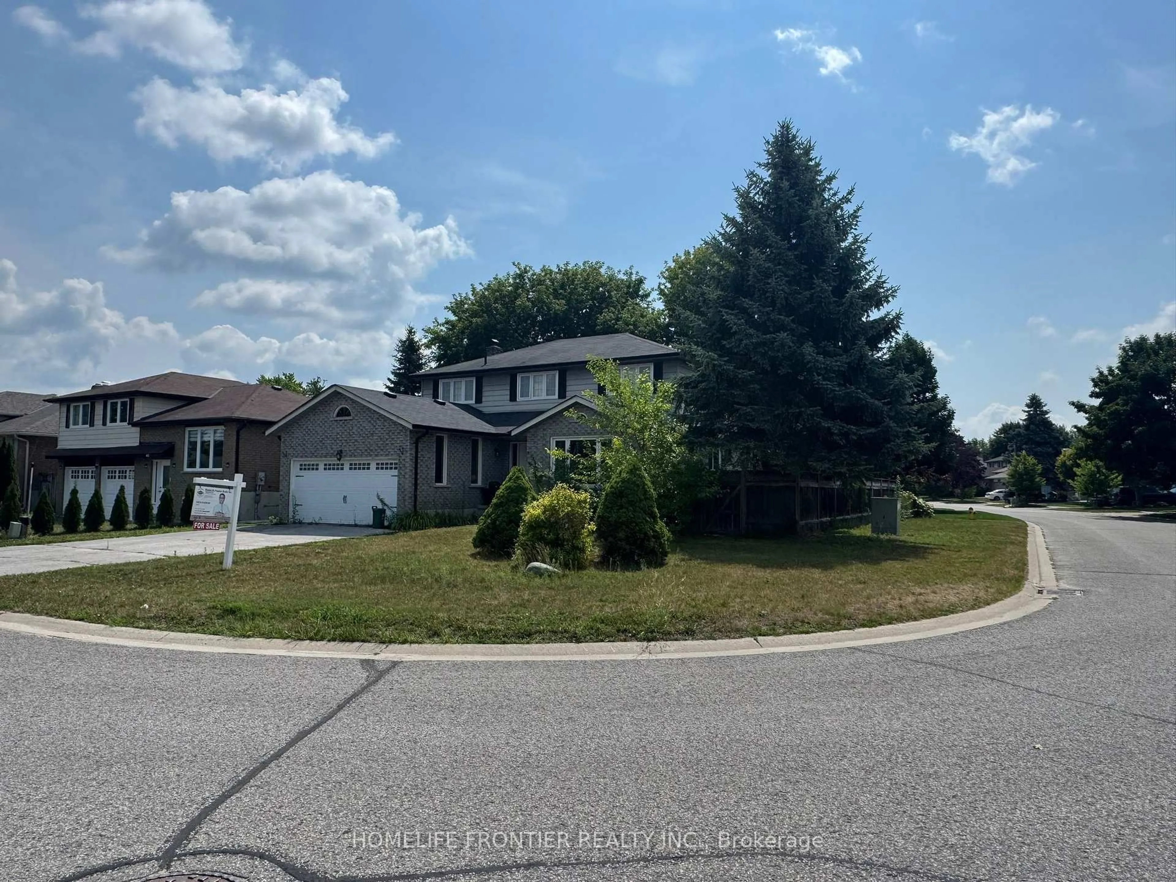 A pic from outside/outdoor area/front of a property/back of a property/a pic from drone, street for 39 Camrose Dr, Georgina Ontario L4P 3L6