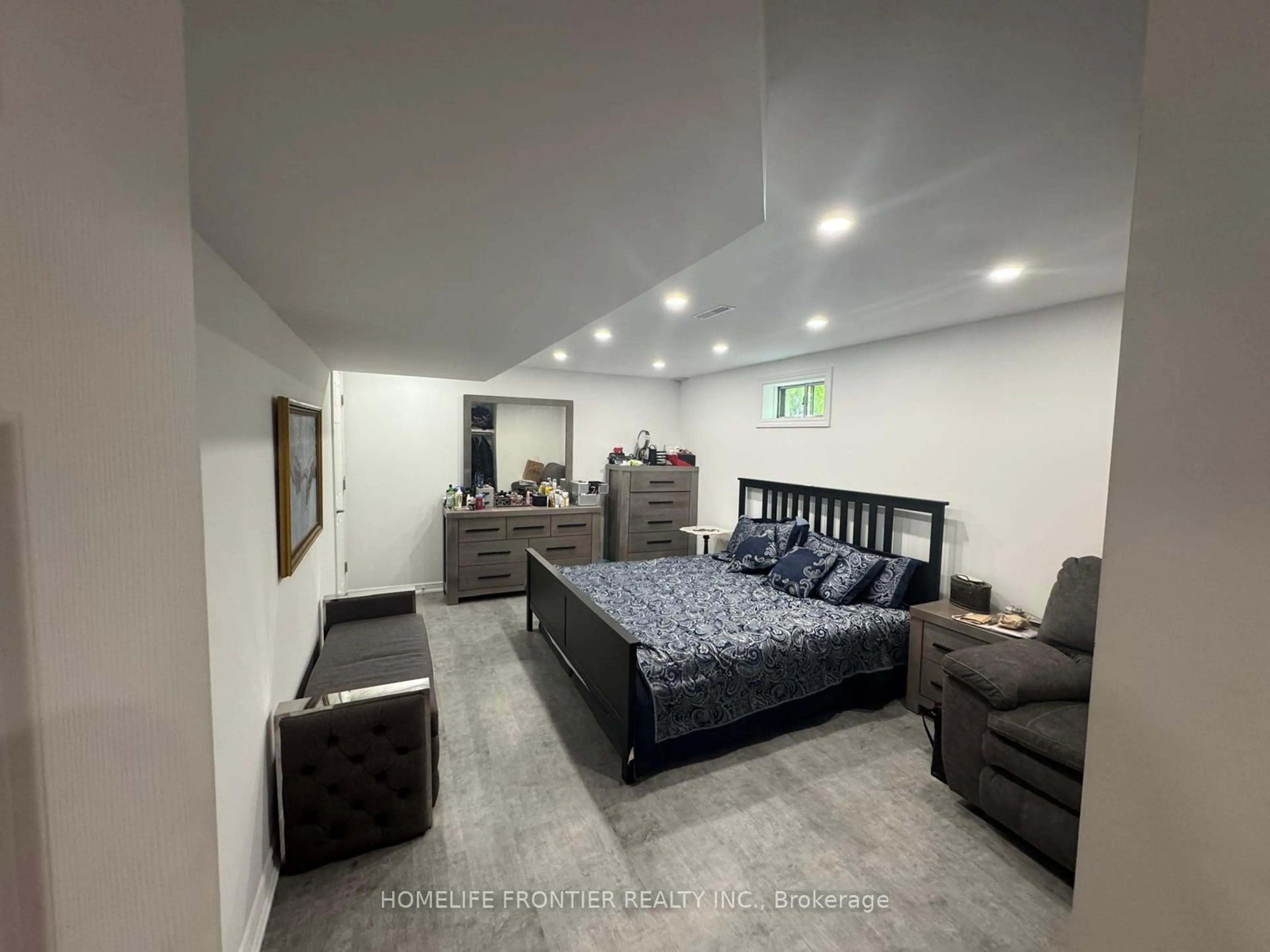 A pic of a room for 39 Camrose Dr, Georgina Ontario L4P 3L6