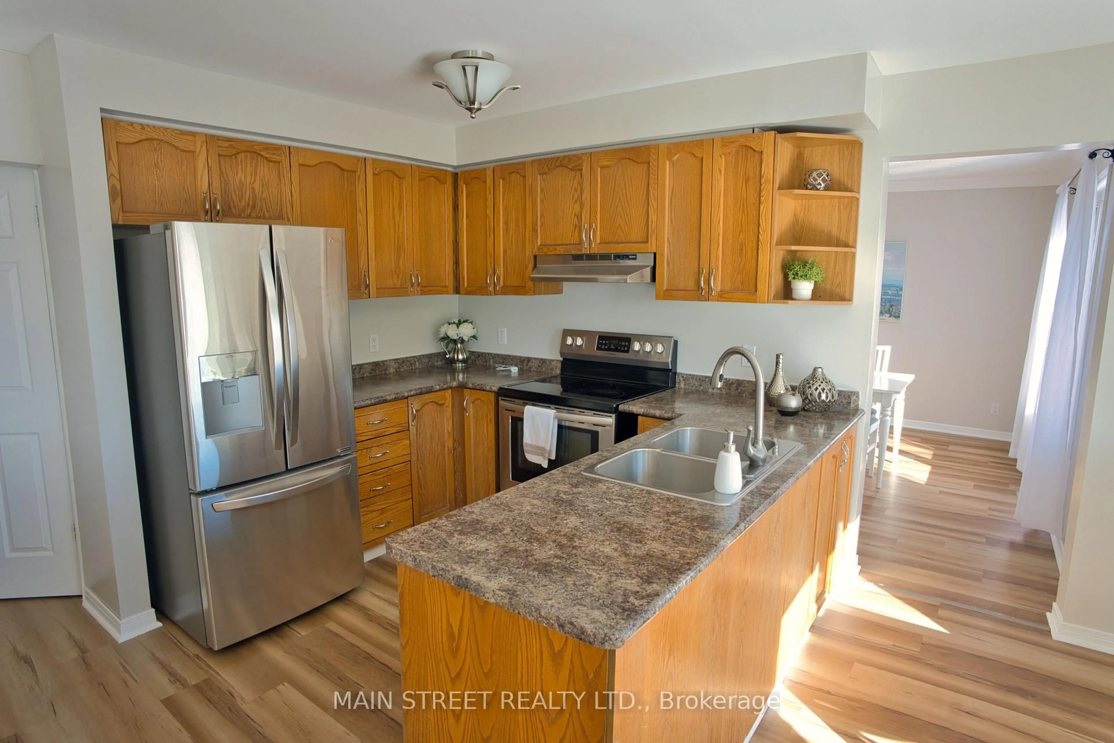 Standard kitchen, unknown for 22 Royal Crt, Bradford West Gwillimbury Ontario L3Z 2P4