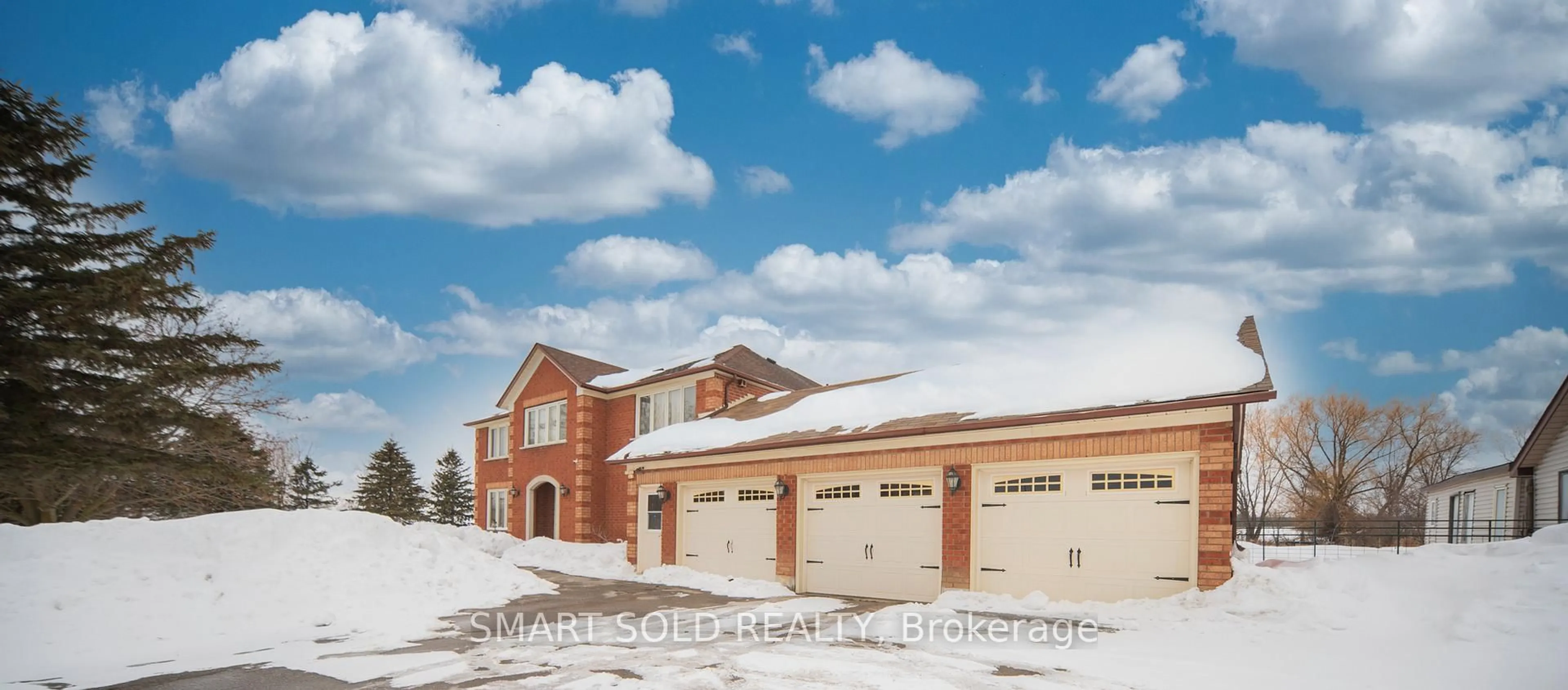 Indoor garage for 1008 Mount Albert Rd, East Gwillimbury Ontario L0G 1V0