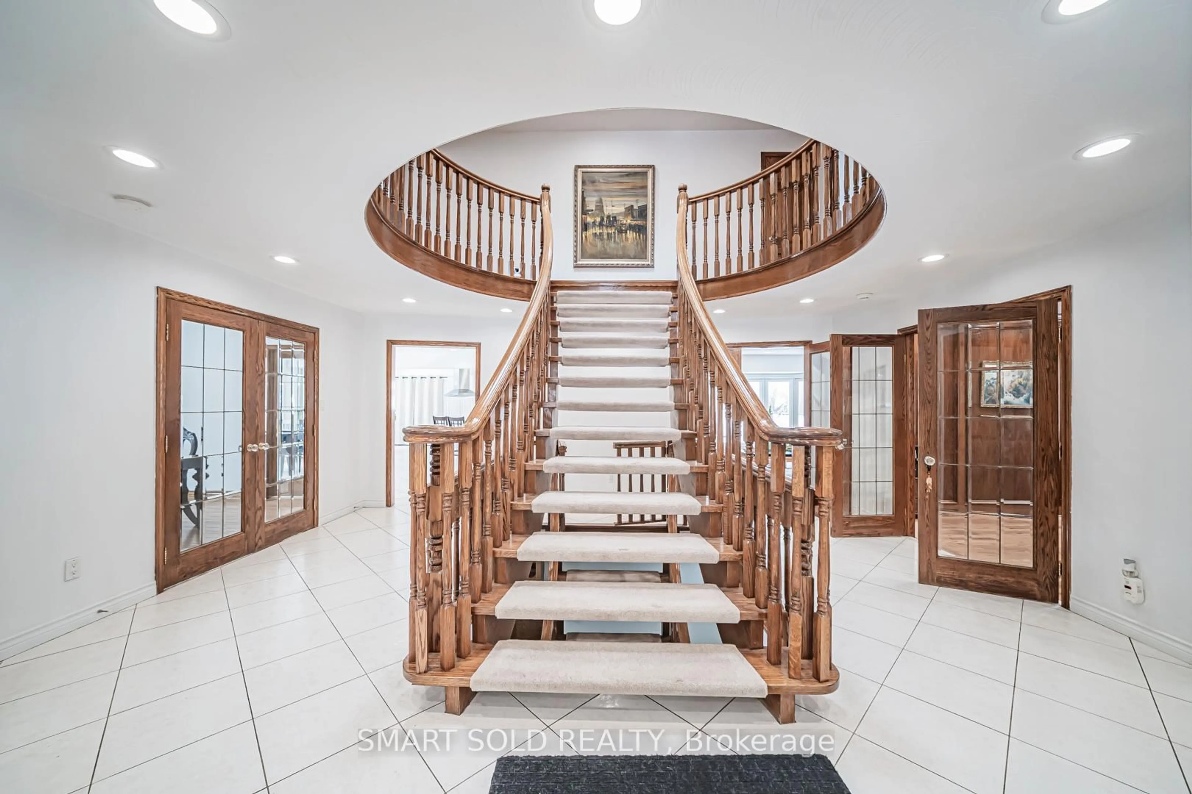 Indoor foyer for 1008 Mount Albert Rd, East Gwillimbury Ontario L0G 1V0