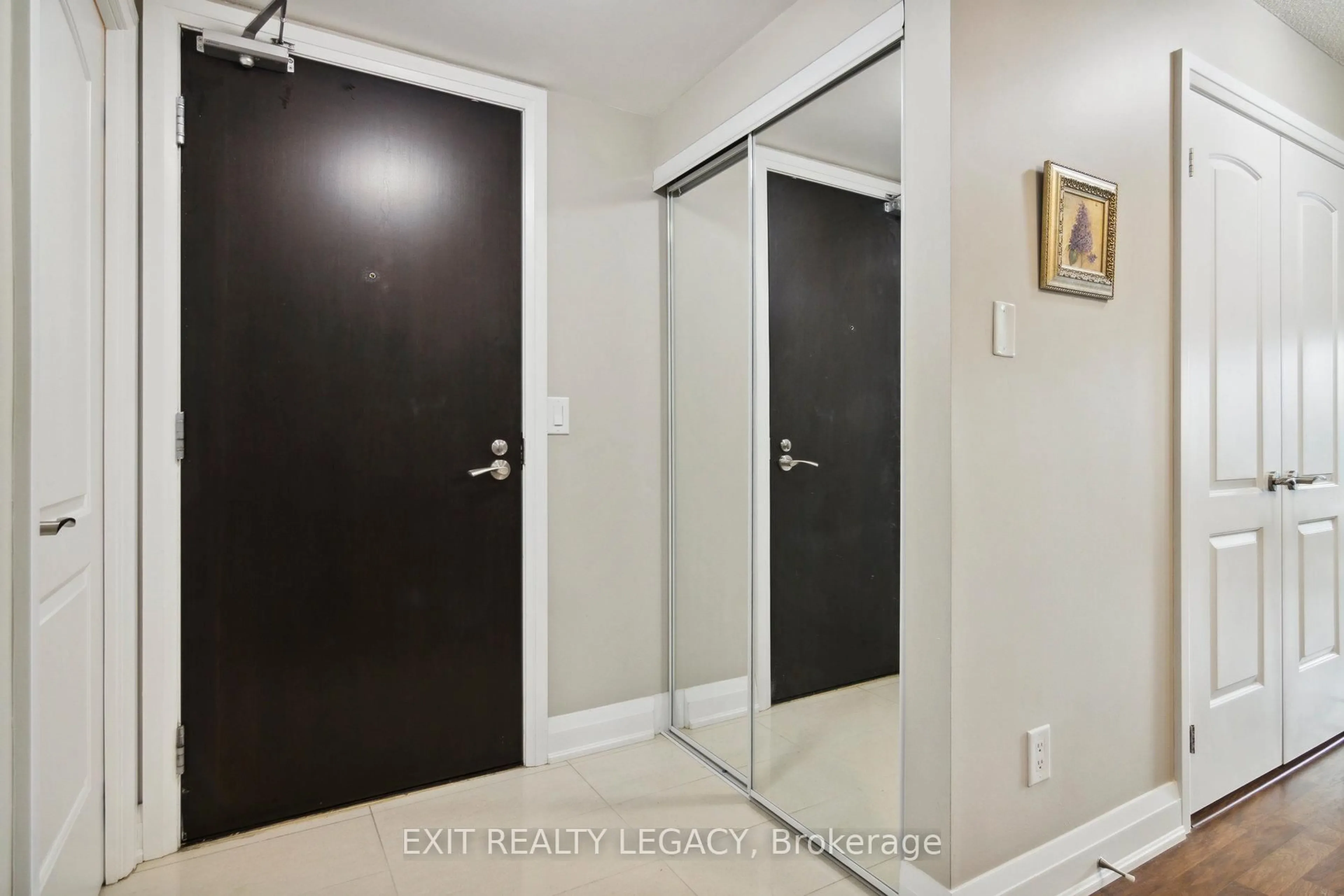 Indoor entryway for 20 North Park Rd #206, Vaughan Ontario L4J 0G7