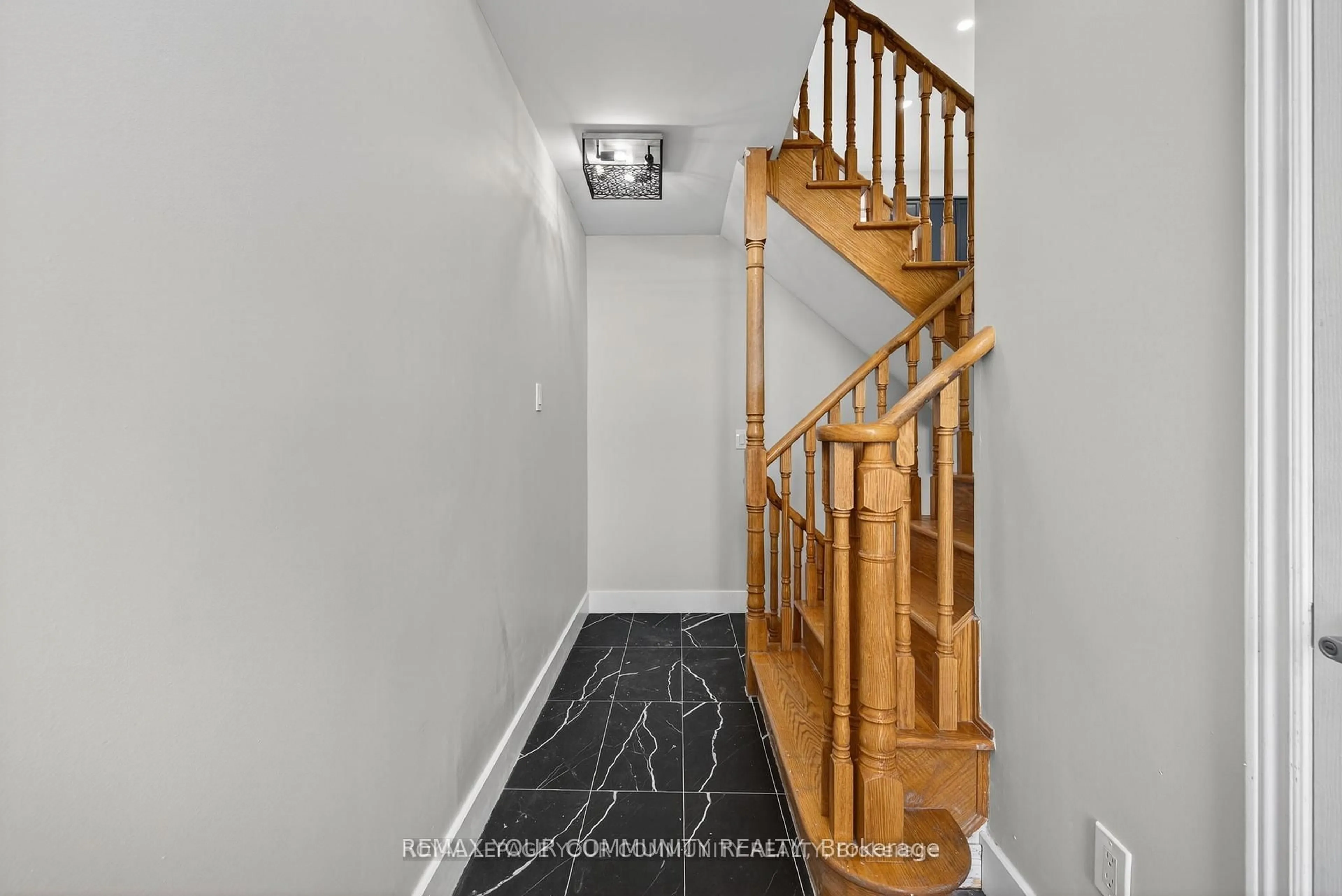 Unknown for 193 Zokol Dr, Aurora Ontario L4G 0B8