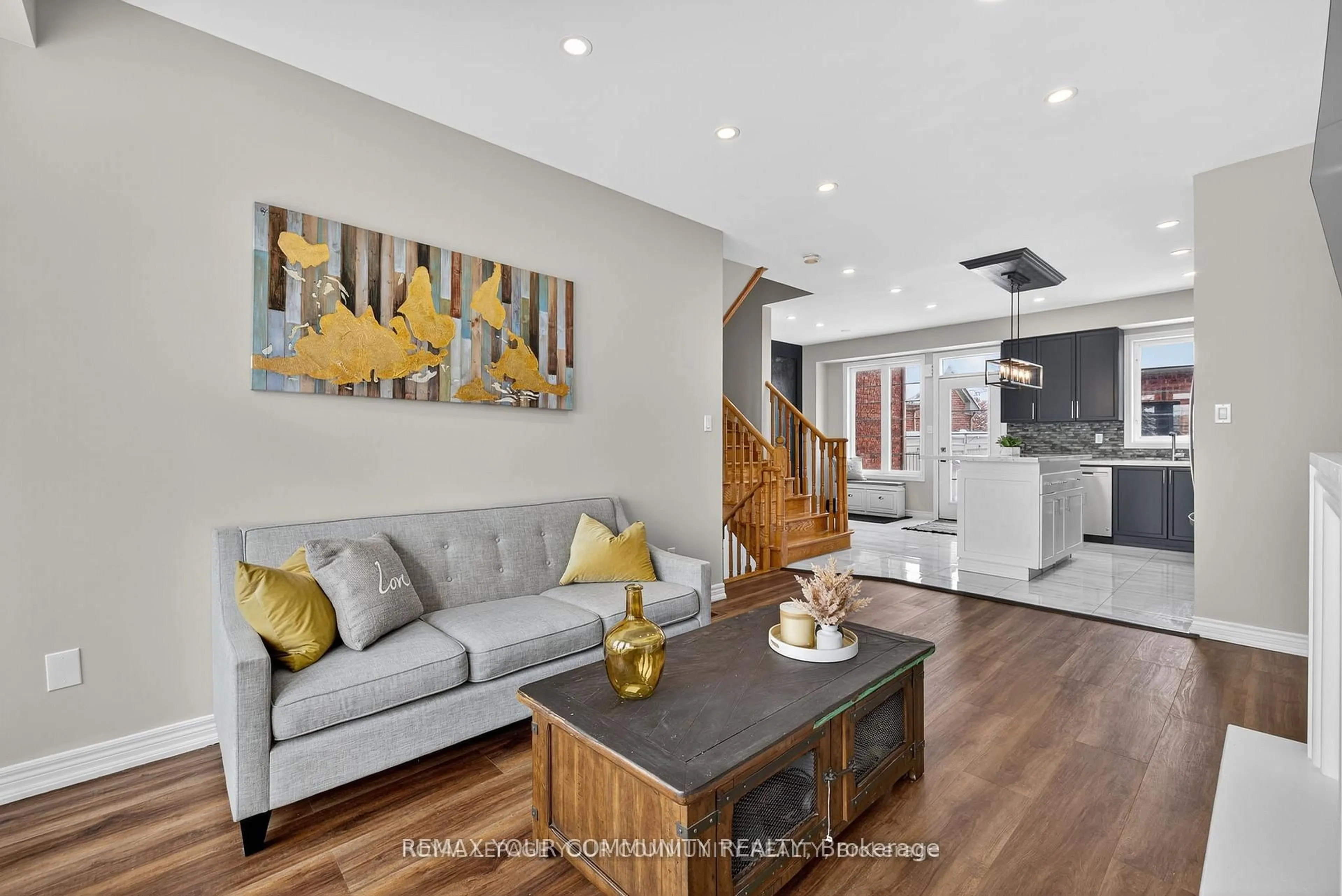 Living room with furniture, unknown for 193 Zokol Dr, Aurora Ontario L4G 0B8