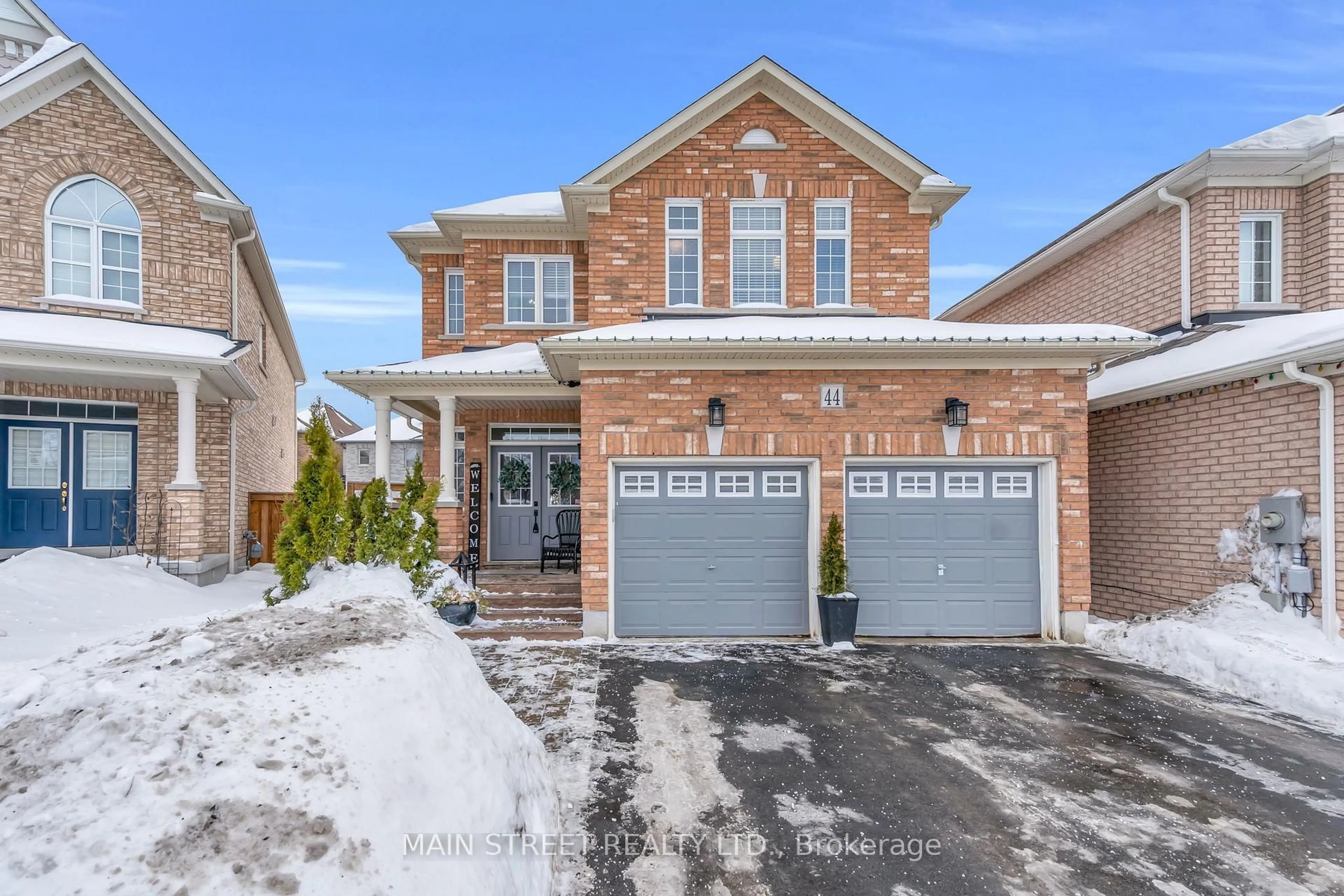 Home with brick exterior material, street for 44 Herefordshire Cres, Newmarket Ontario L9N 0B7