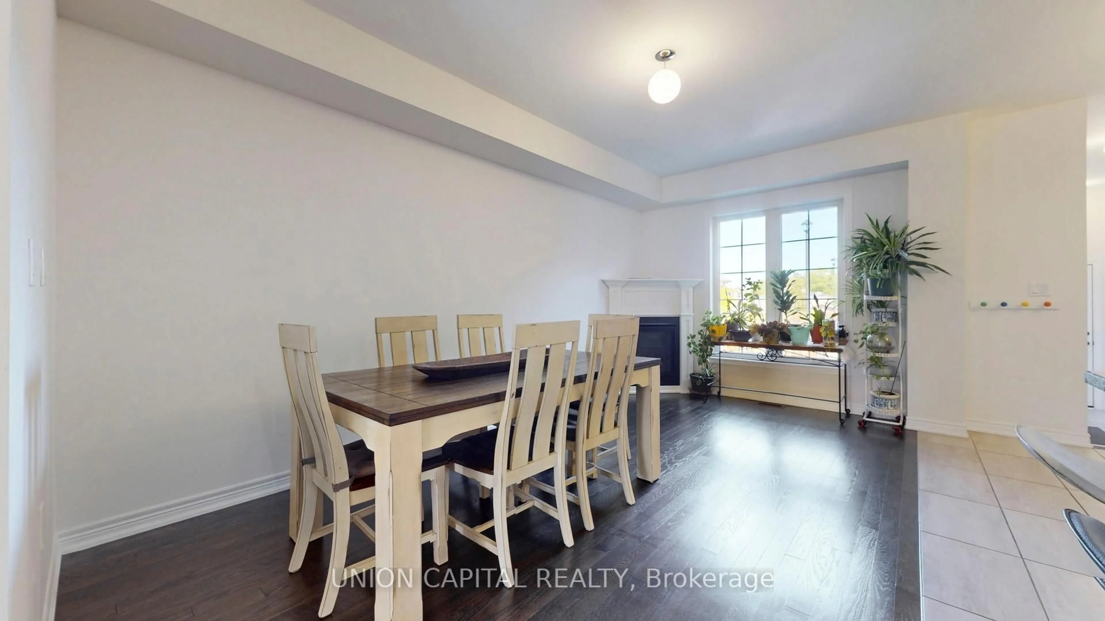Dining room, wood/laminate floor for 8 Vita Stephanie Crt, Georgina Ontario L0E 1R0