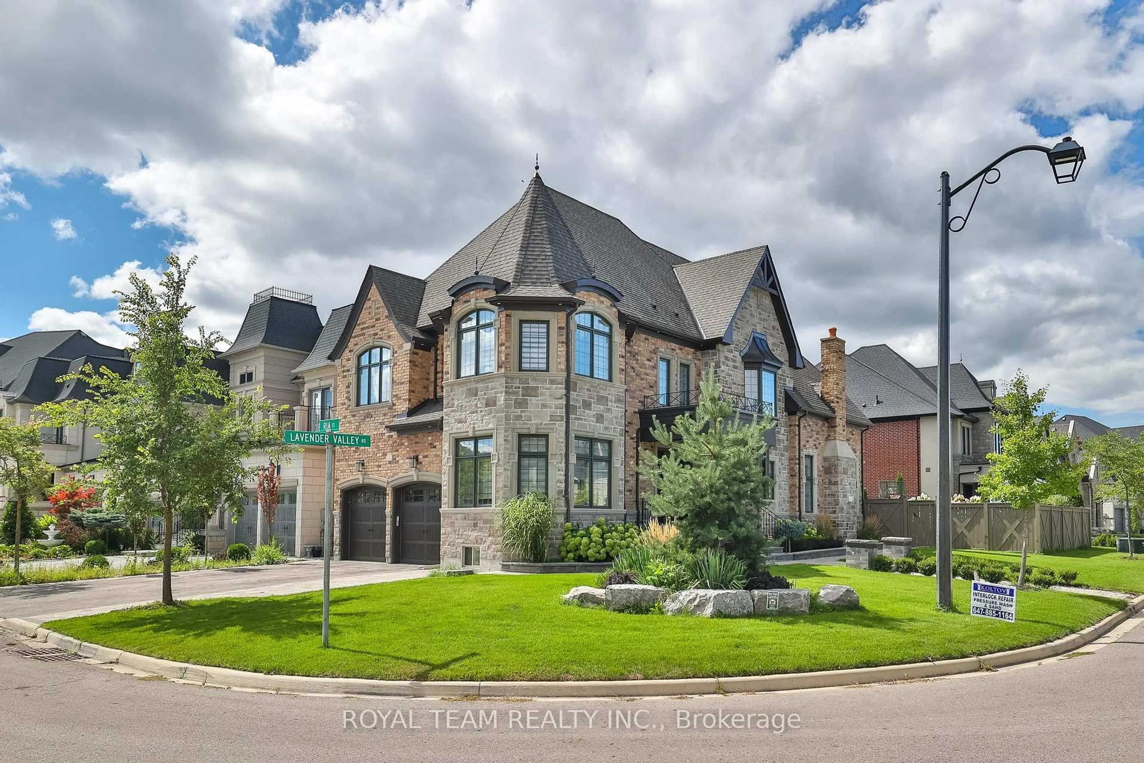 Home with brick exterior material, street for 1 Ria Crt, King Ontario L7B 0B9