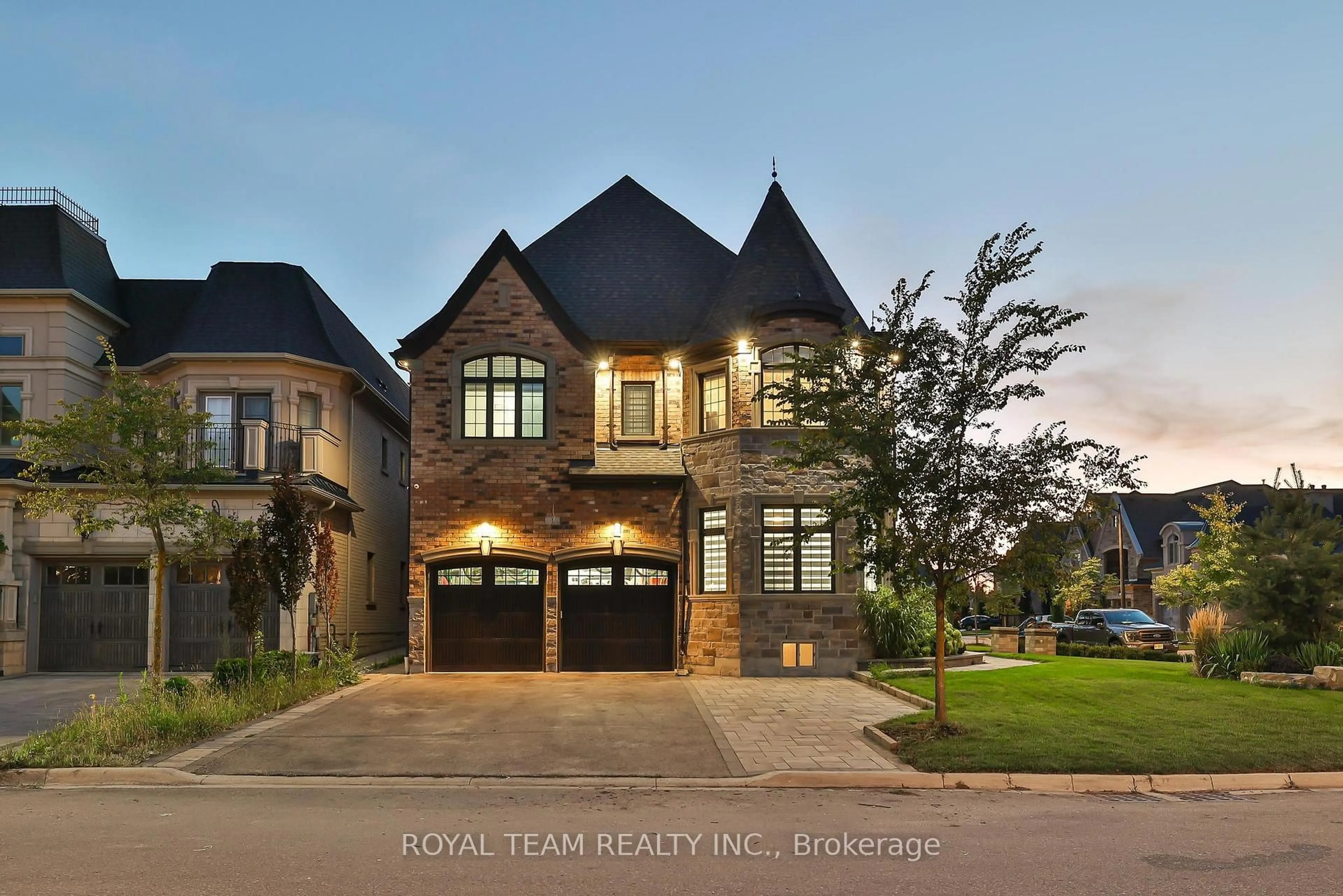 Home with brick exterior material, street for 1 Ria Crt, King Ontario L7B 0B9