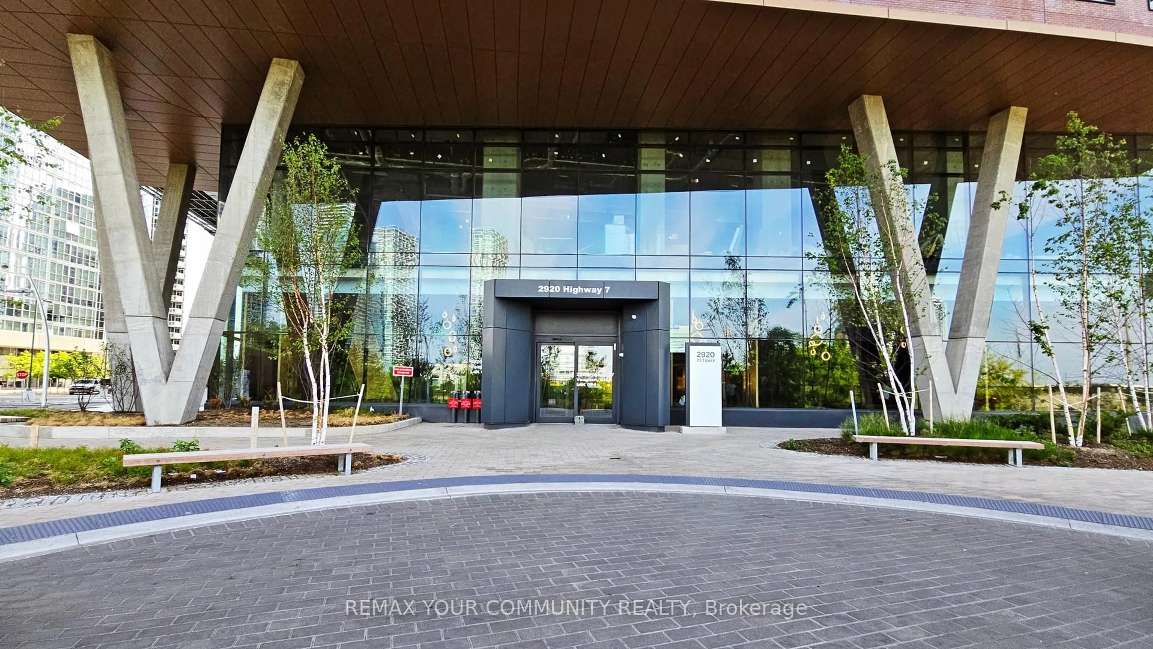 Indoor foyer for 2920 Highway 7 Rd #3011, Vaughan Ontario L4K 0P4