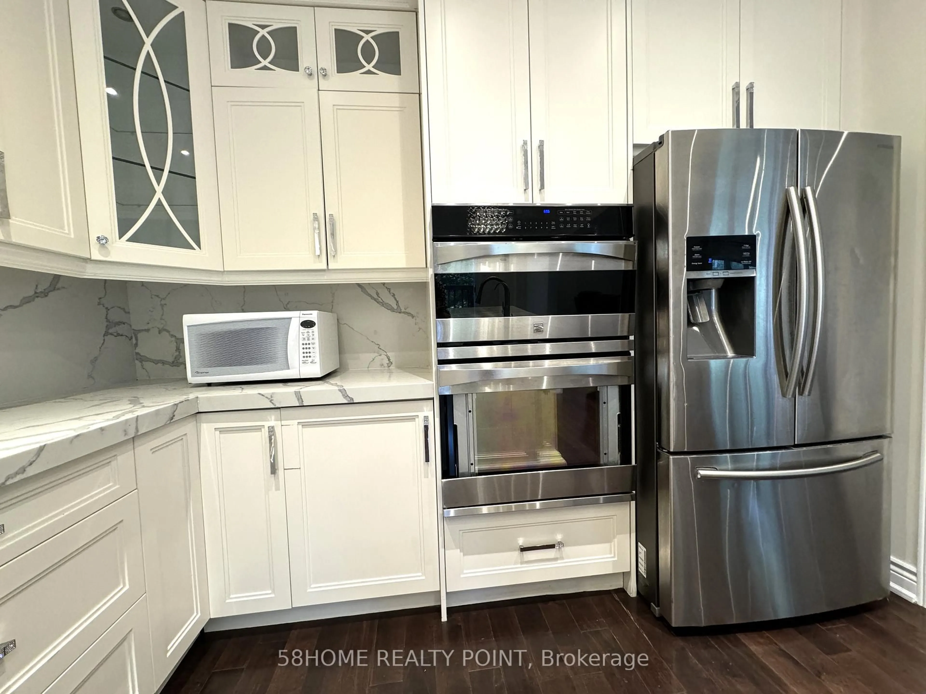 Contemporary kitchen, unknown for 27 Brackenwood Ave, Richmond Hill Ontario L4S 2P5