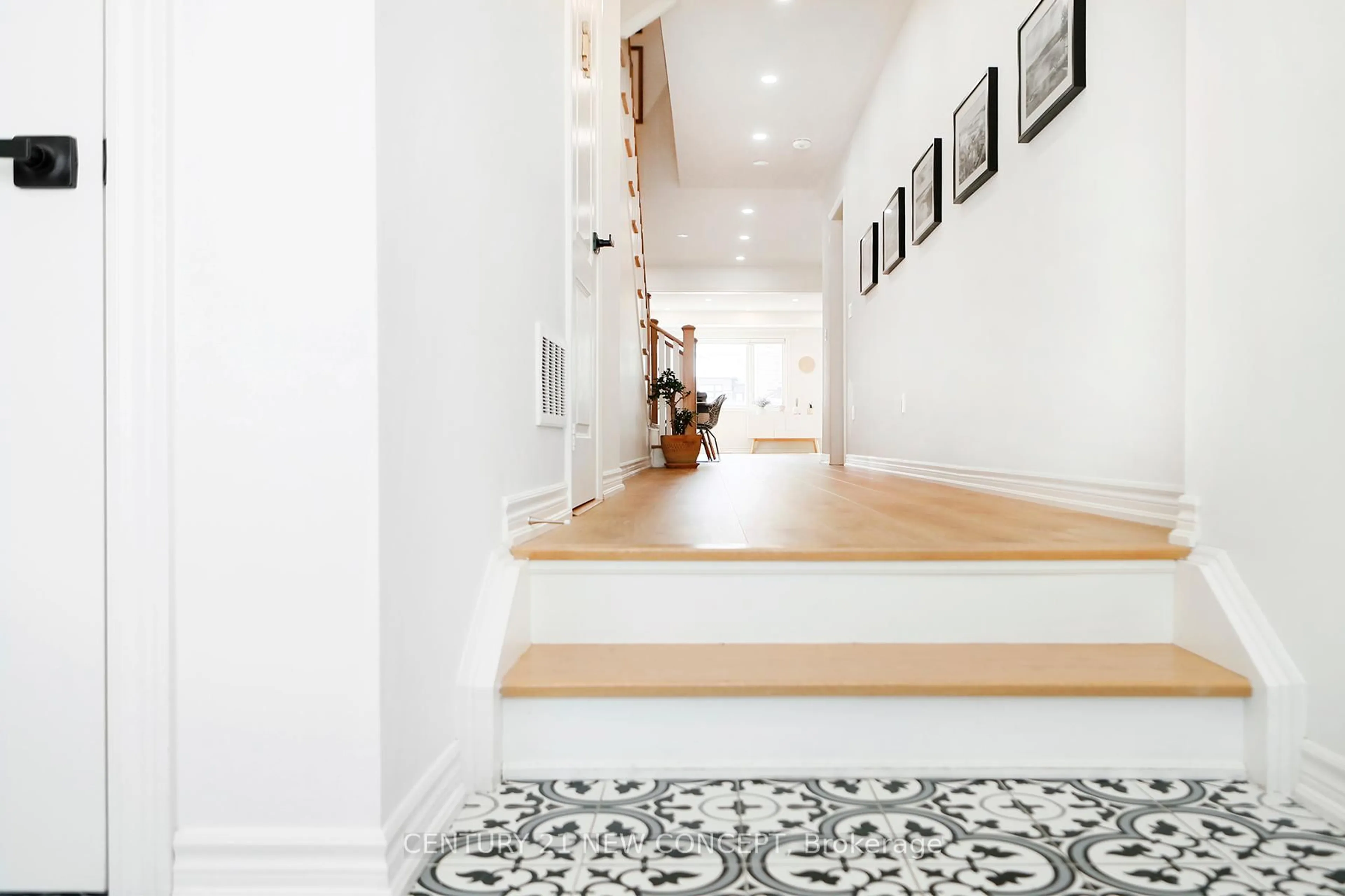 Indoor entryway for 93 Wesmina Ave, Whitchurch-Stouffville Ontario L4A 4W5