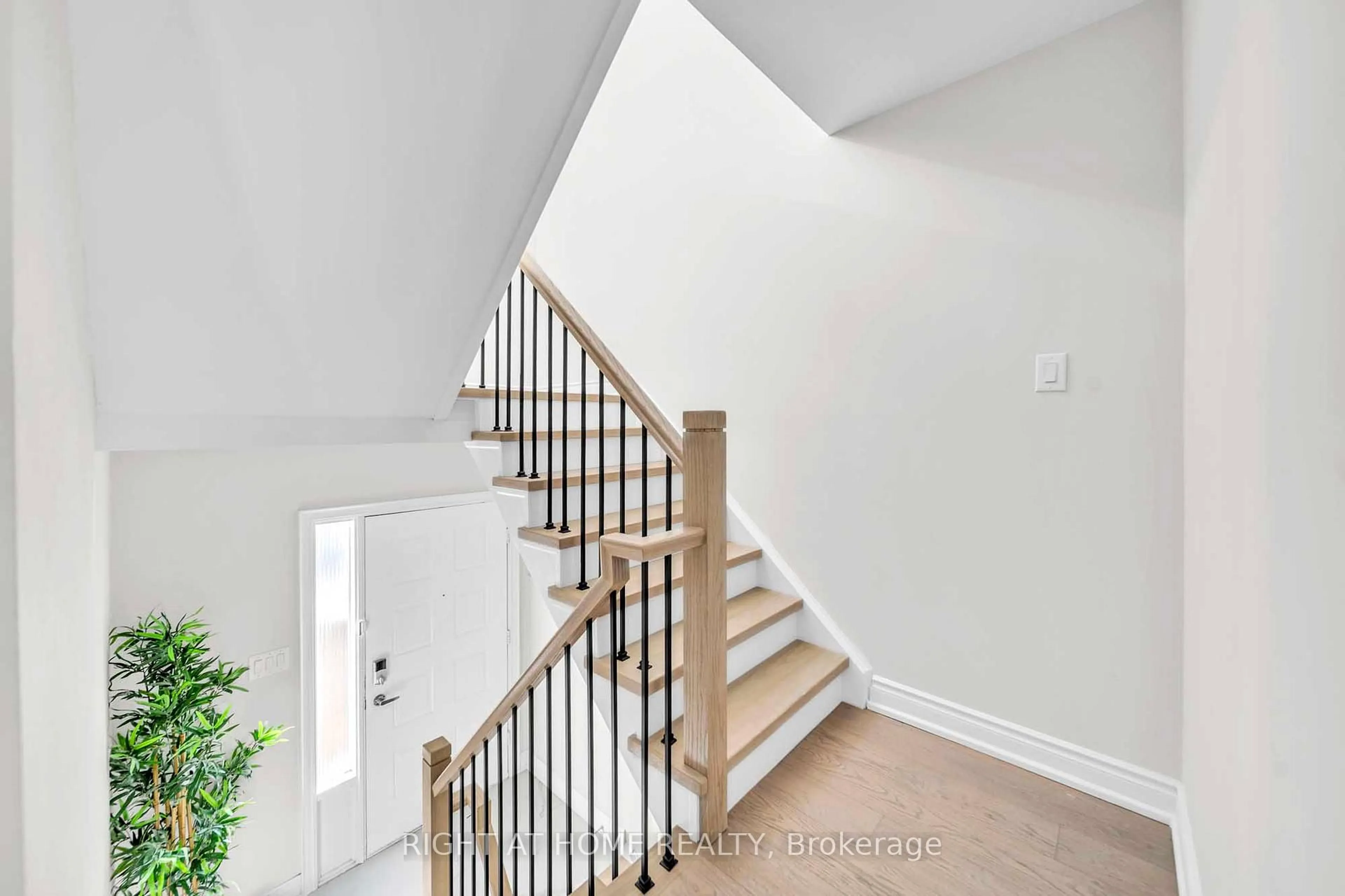Stairs for 82 Swinton Cres, Vaughan Ontario L4J 3V5
