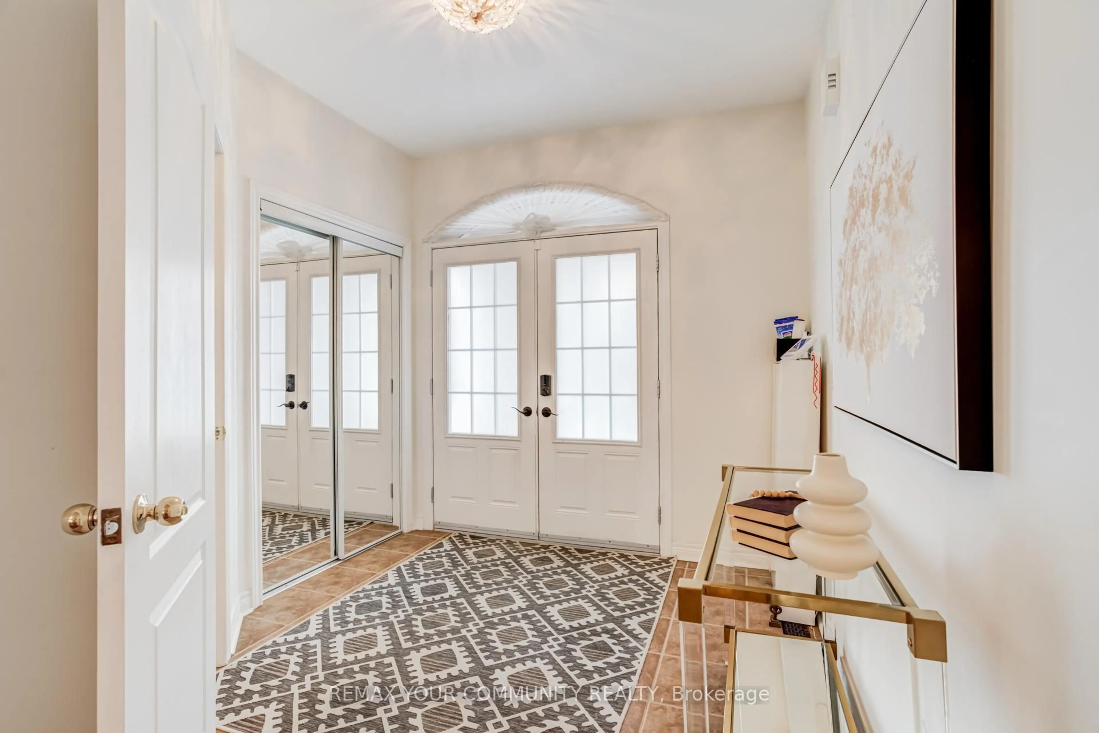 Indoor entryway for 101 Woodville Dr, Vaughan Ontario L6A 4B2