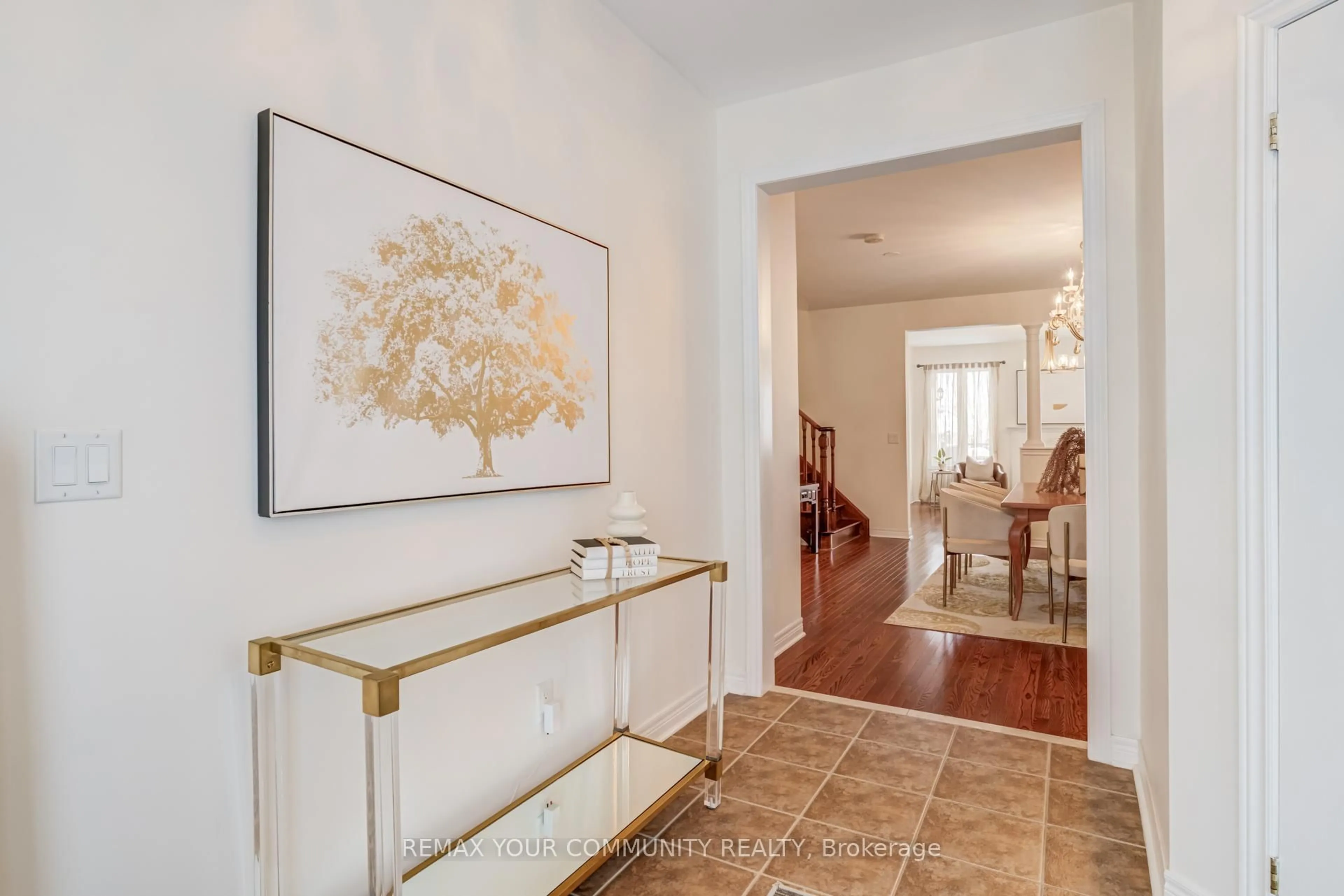 Indoor entryway for 101 Woodville Dr, Vaughan Ontario L6A 4B2