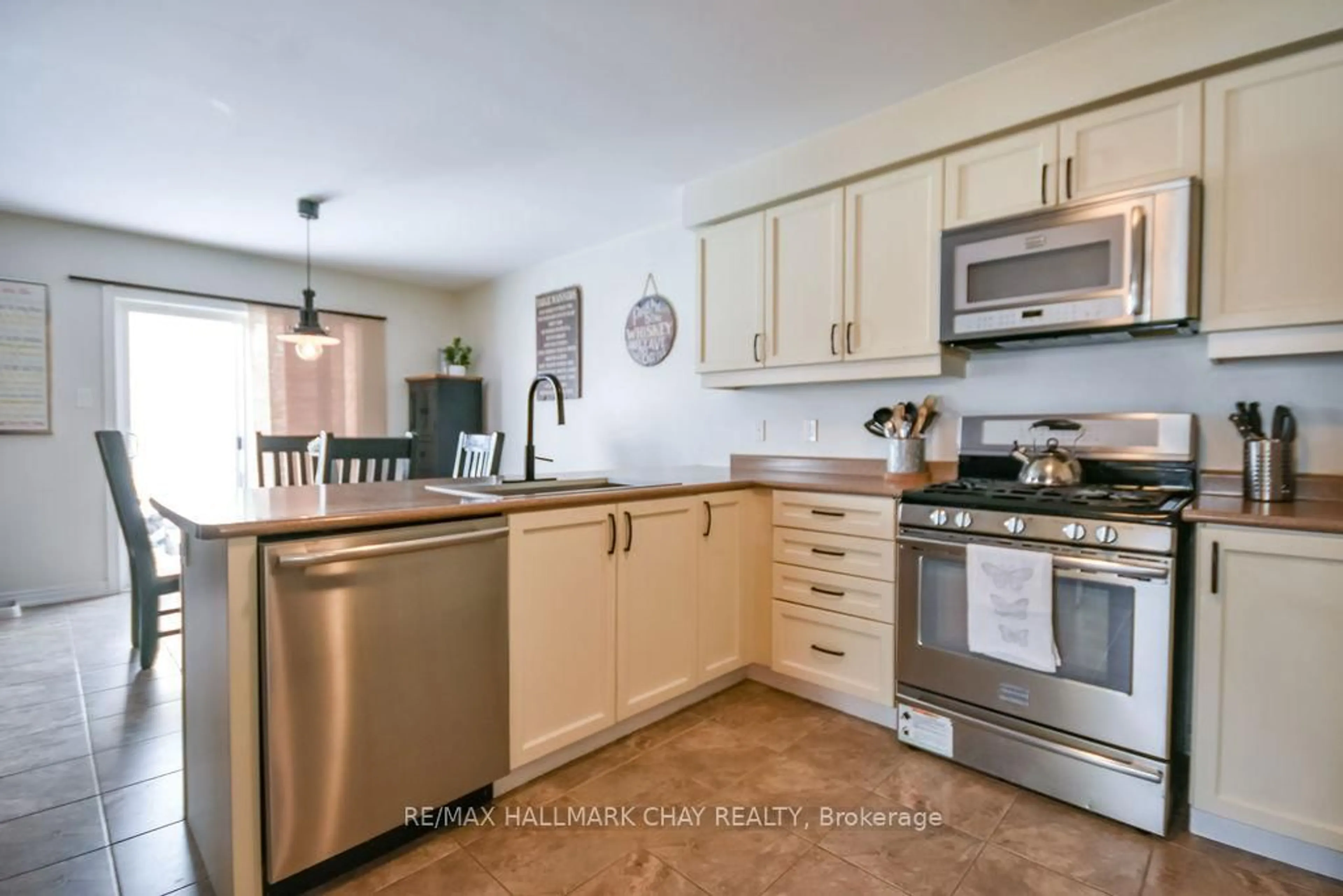 Unknown for 212 Maplewood Dr, Essa Ontario L0L 1B4