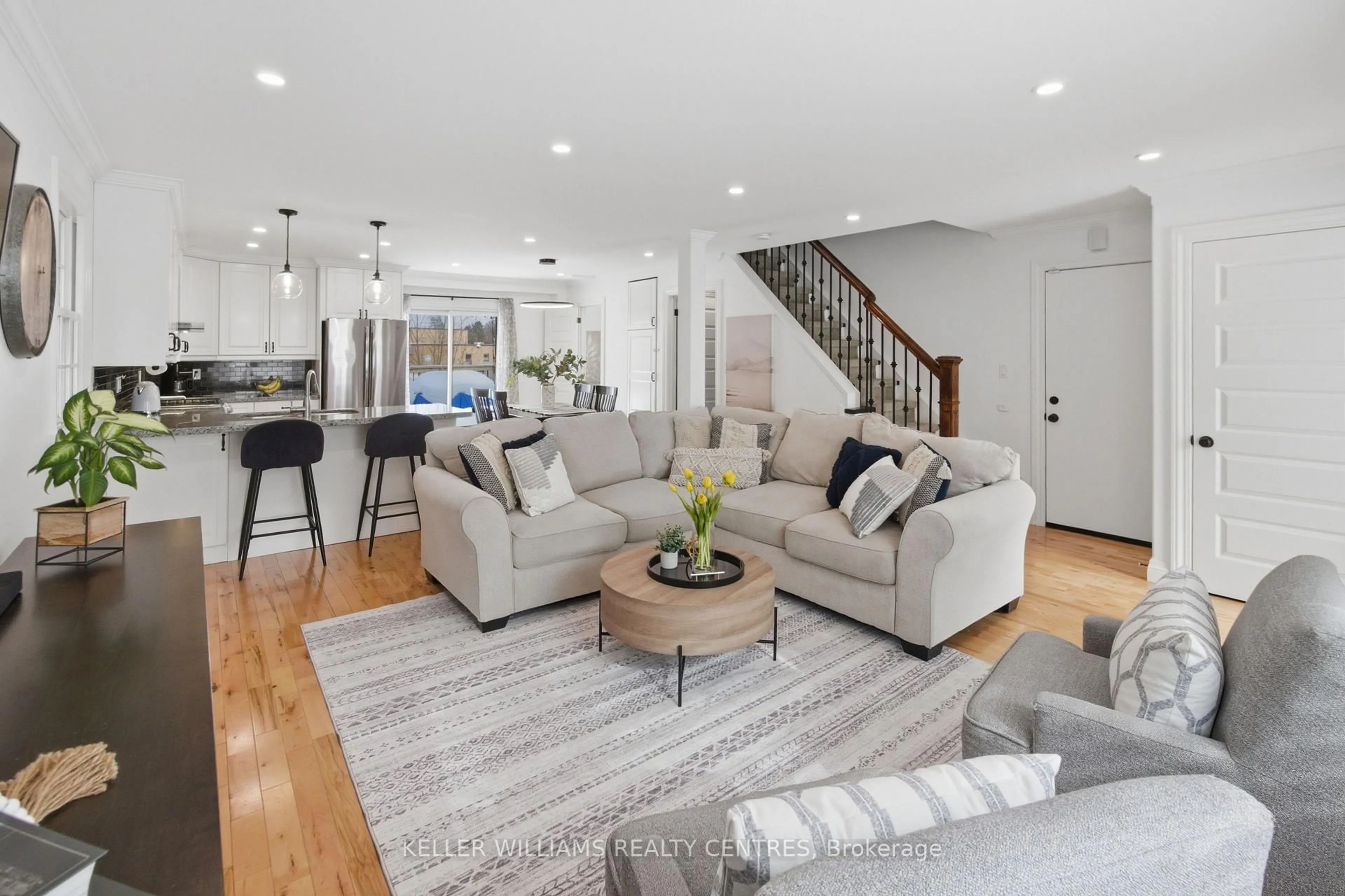 Living room with furniture, unknown for 469 Dixon Blvd, Newmarket Ontario L3Y 5C9