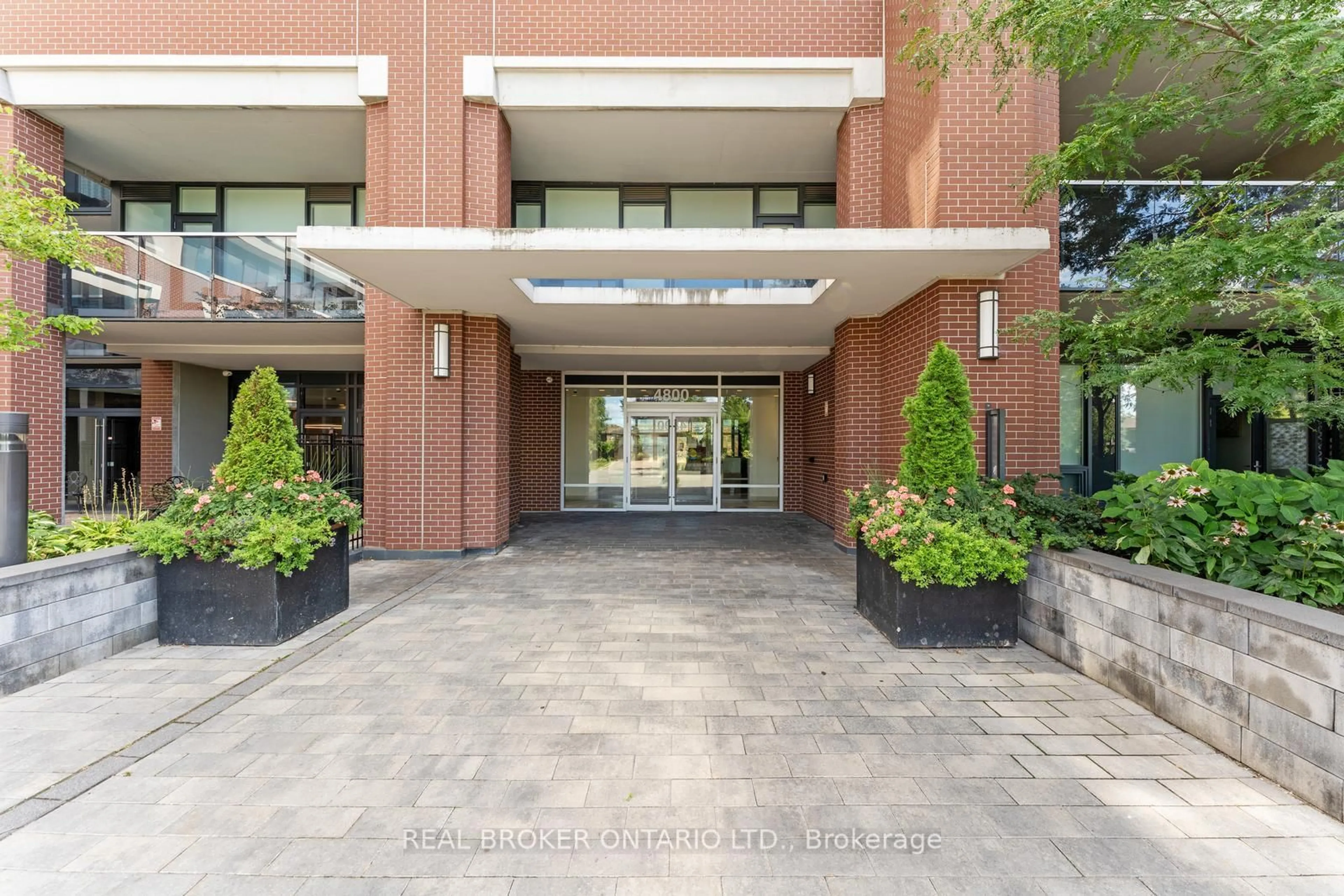 Indoor foyer for 4800 Highway 7 #805, Vaughan Ontario L4L 1H8
