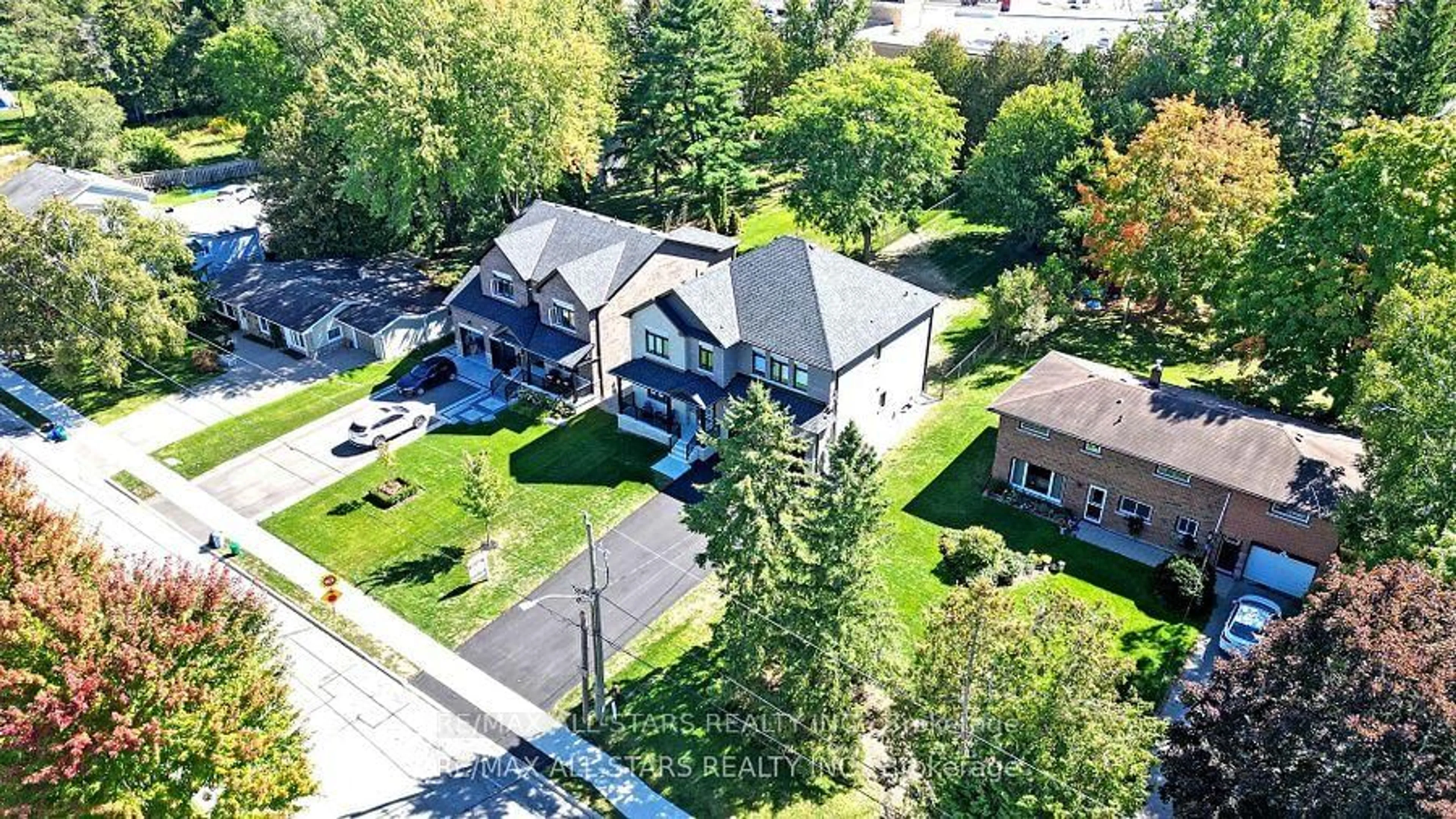 A pic from outside/outdoor area/front of a property/back of a property/a pic from drone, street for 75 Cemetery Rd, Uxbridge Ontario L9P 1R1
