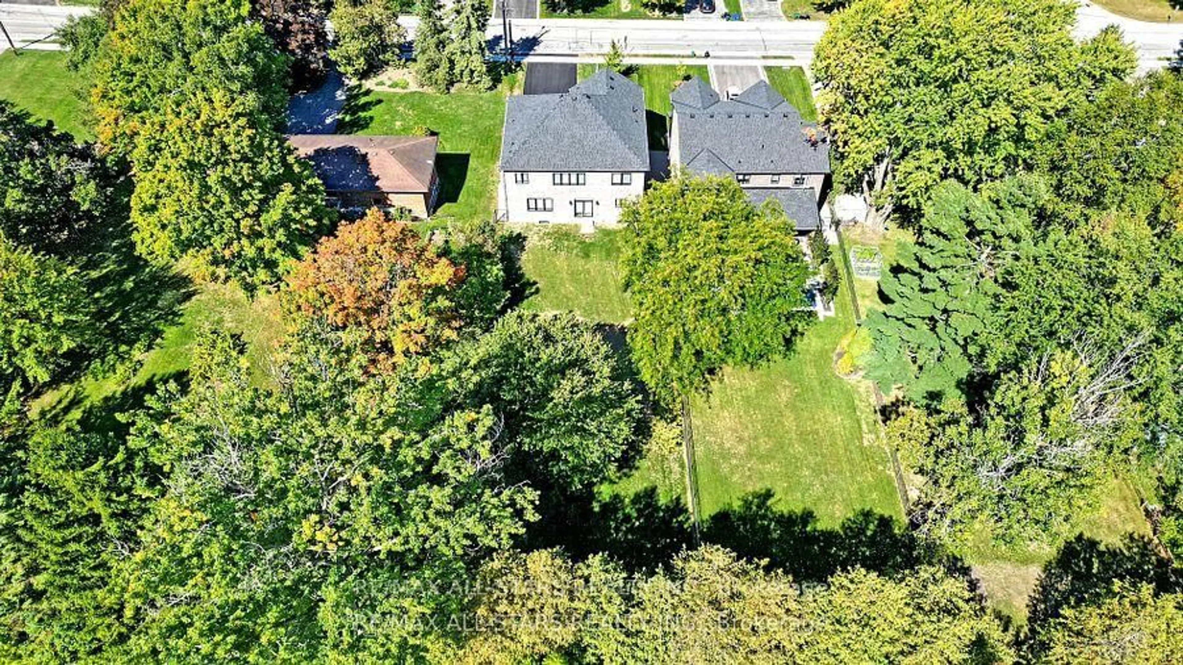 A pic from outside/outdoor area/front of a property/back of a property/a pic from drone, street for 75 Cemetery Rd, Uxbridge Ontario L9P 1R1